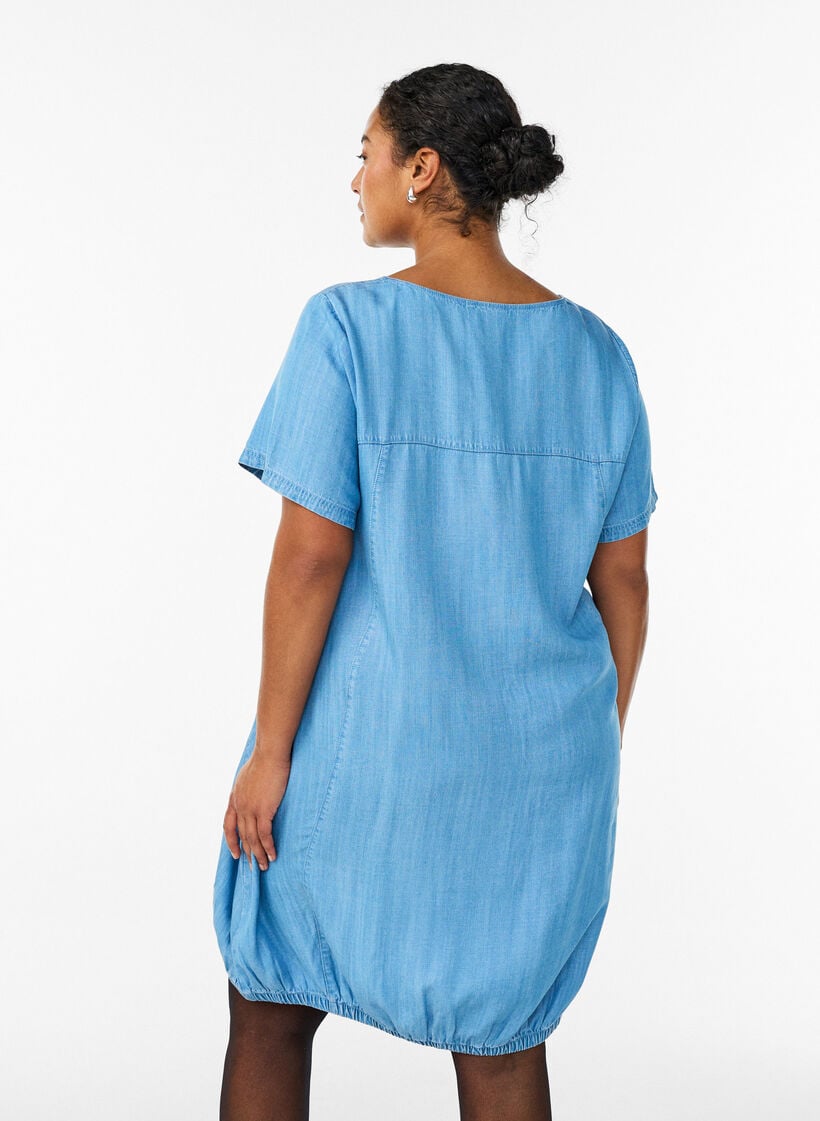 Kort kl&auml;nning i lyocell denim med ballongpassform, Bl&aring;, Model image number 2