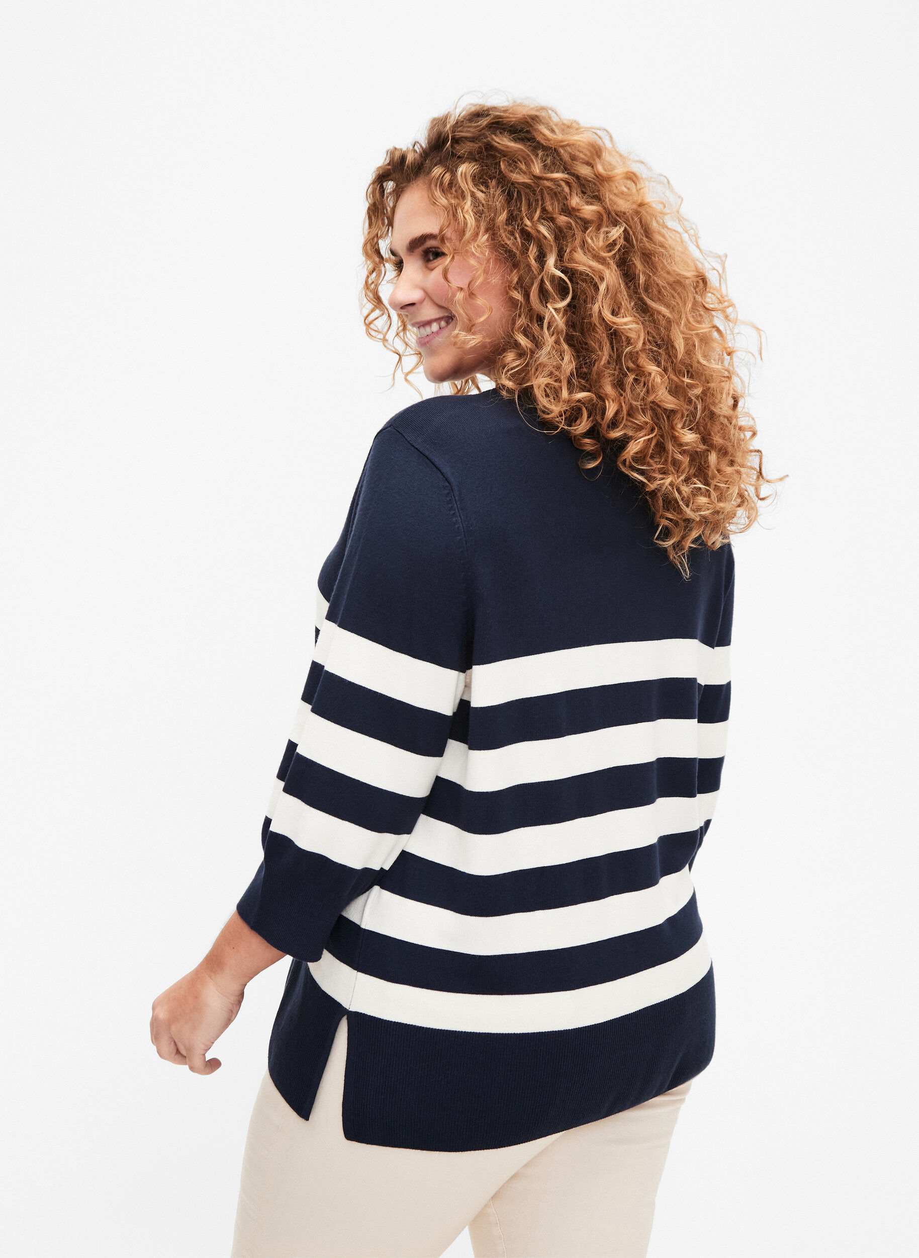 Zizzi Randig pullover i viskos med 3/4 &auml;rmar, Navy Blazer/Birch, Model image number 1