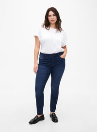 Viona jeans med normal midja, Blue Denim, Model
