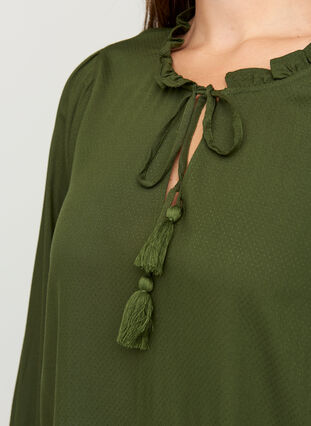 Viskosklänninge med knytdetalj, Rifle Green, Model image number 2