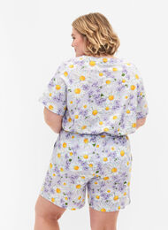 Löst sittande pyjamashorts med tryck, Lavender Blue AOP, Model