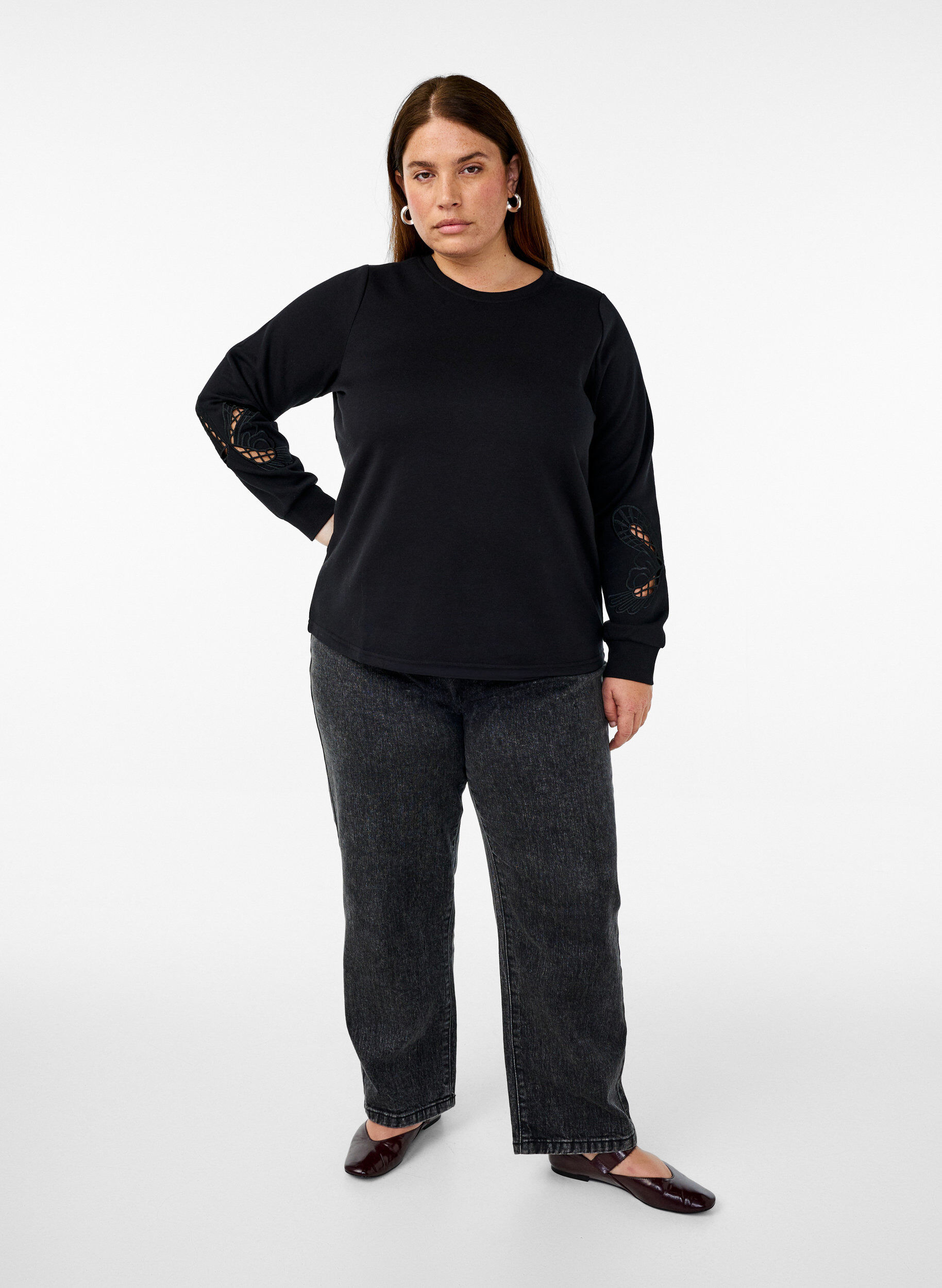 Zizzi Sweatshirt med broderade utsk&auml;rningar, Black, Model image number 3