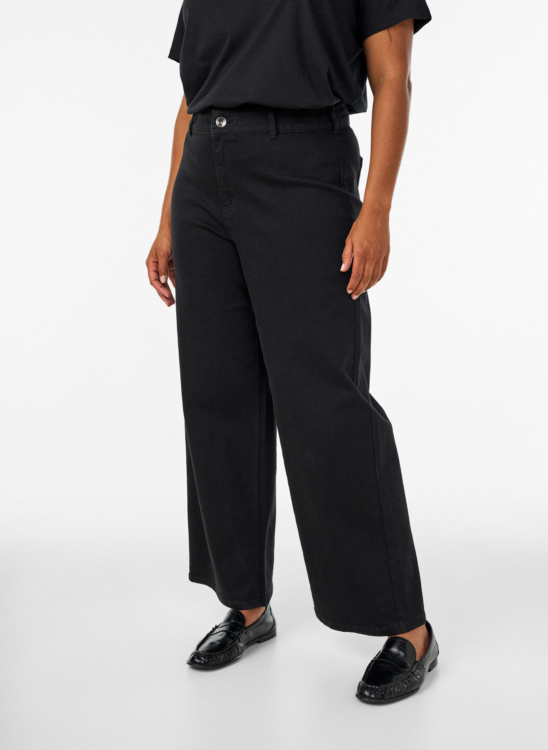 ZizziVida jeans, Svart, Model image number 2