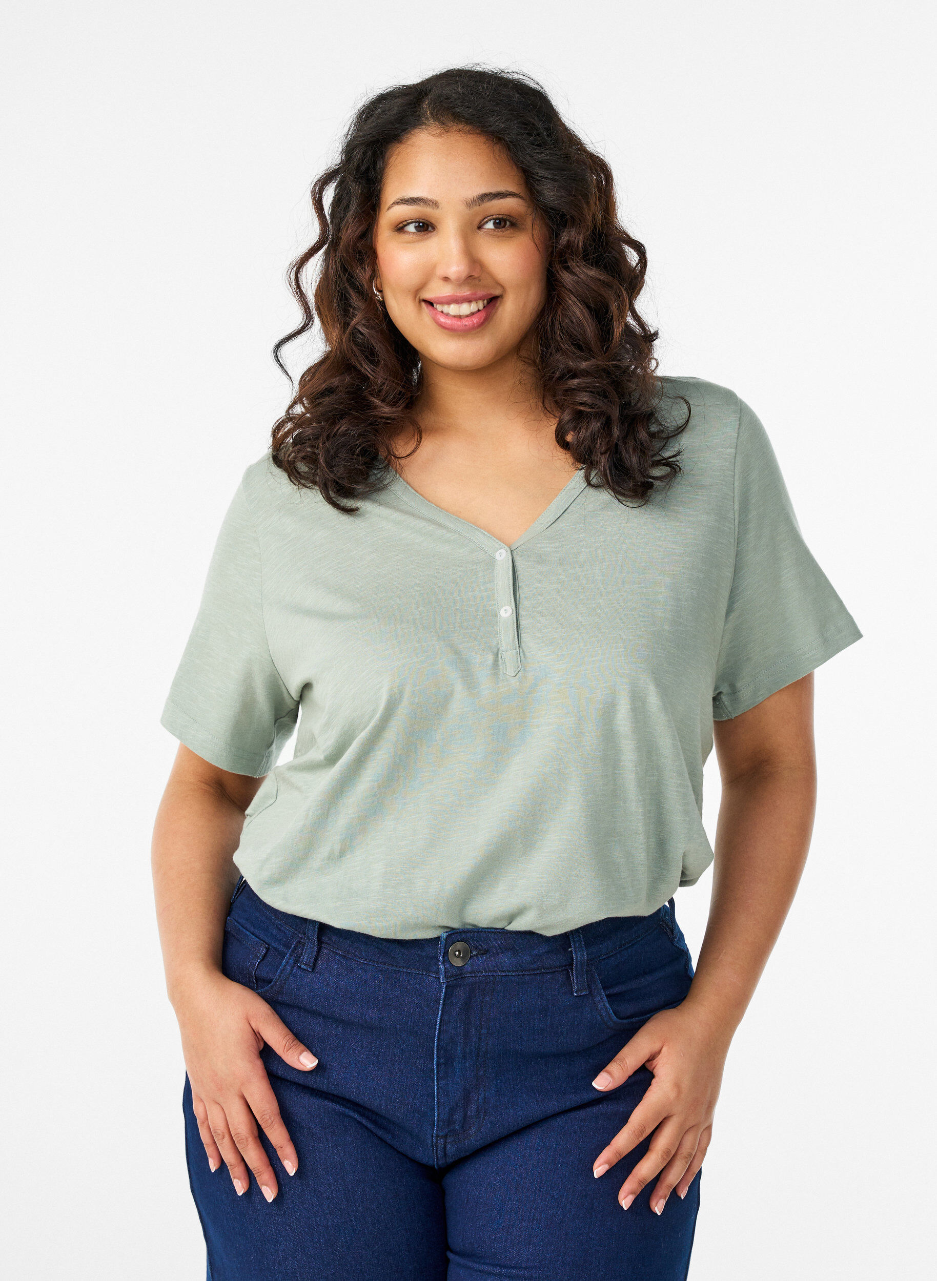 T-shirt med knappdetalj, Gr&ouml;n, Model