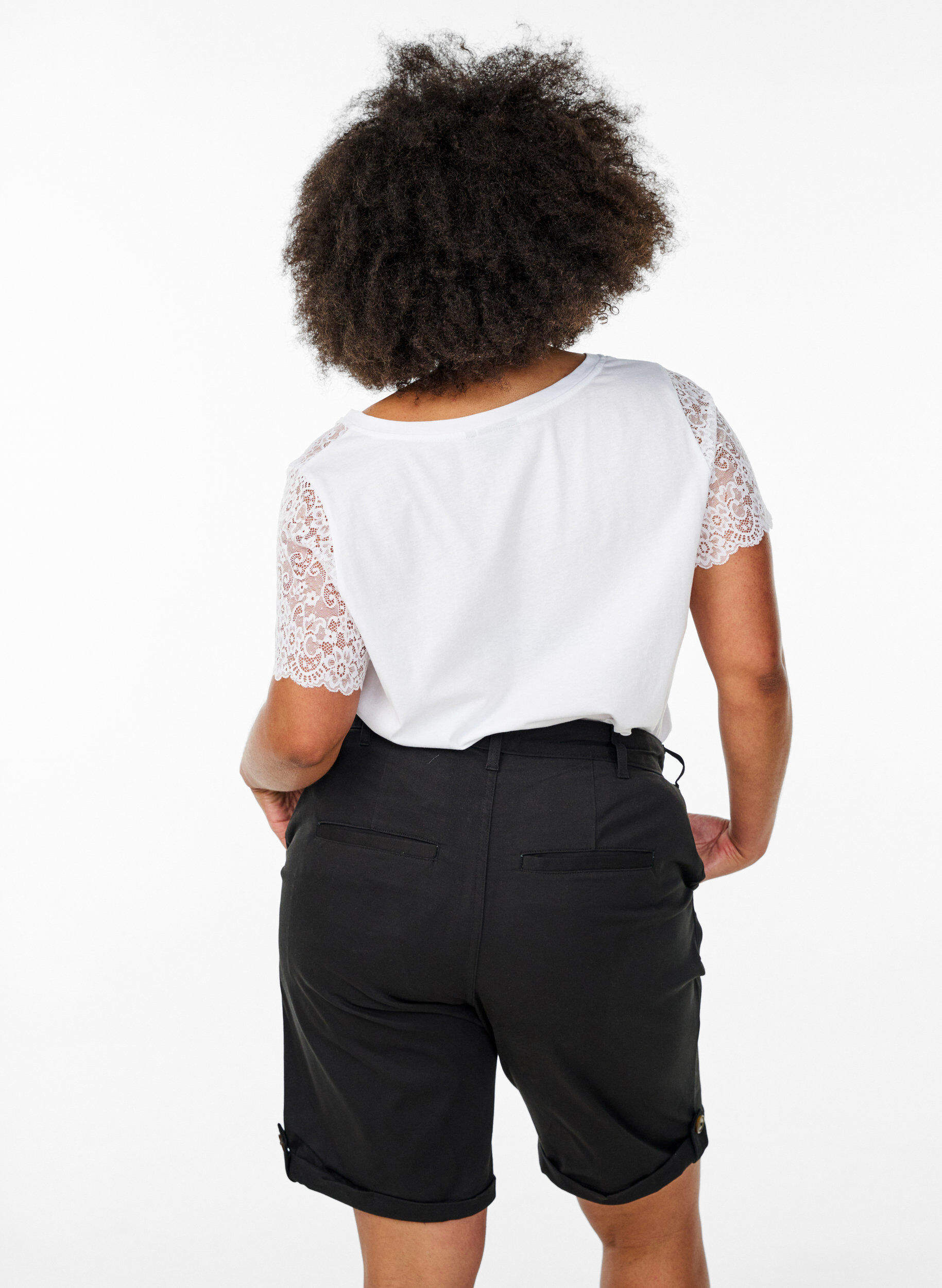 Zizzi Chino-shorts med fickor, Svart, Model image number 2