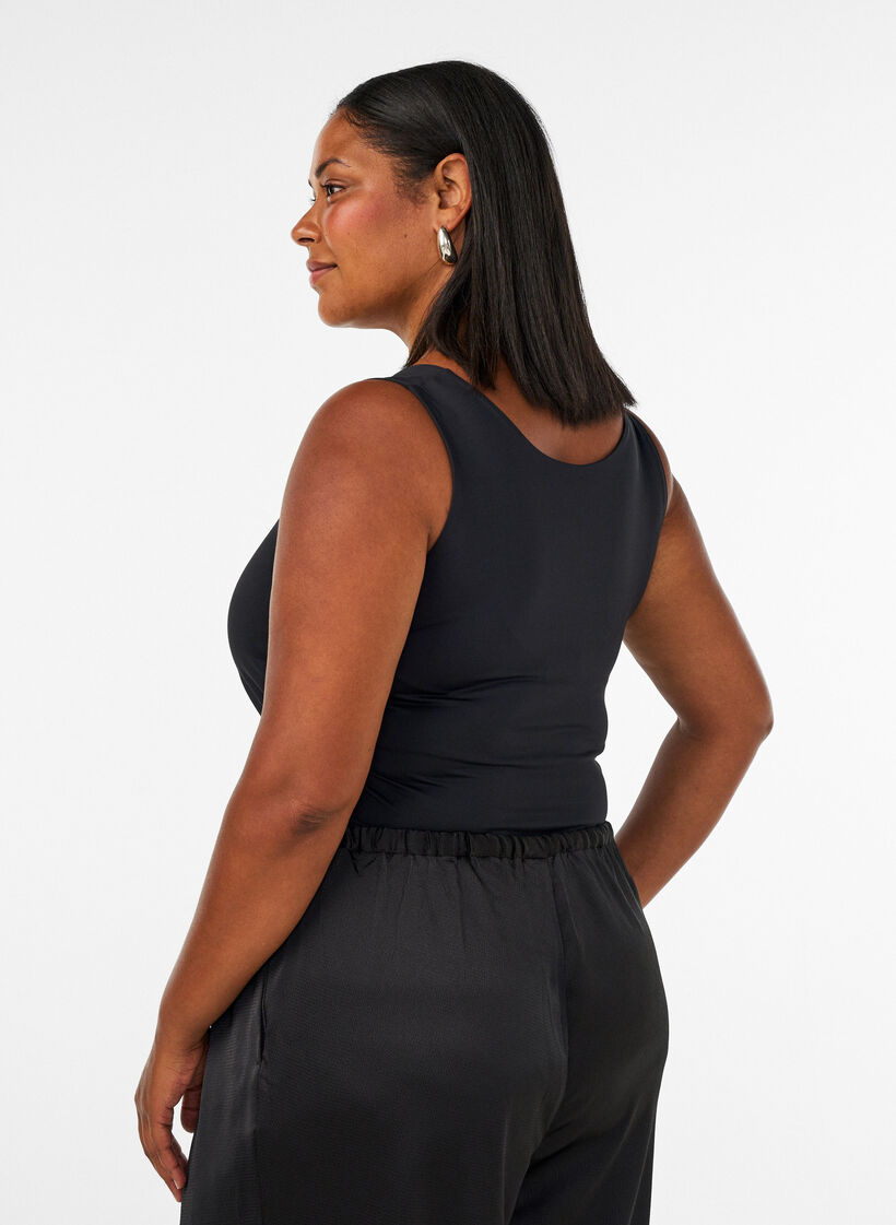 Figurn&auml;ra baslinne i ett sl&auml;tt material, Svart, Model image number 2