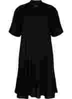 Kortärmad klänning i viskos med v-ringning, Black