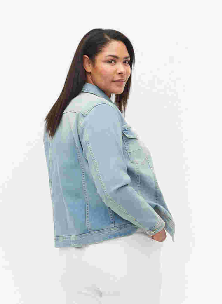 Ljus jeansjacka med bröstfickor, Light blue denim, Model image number 2