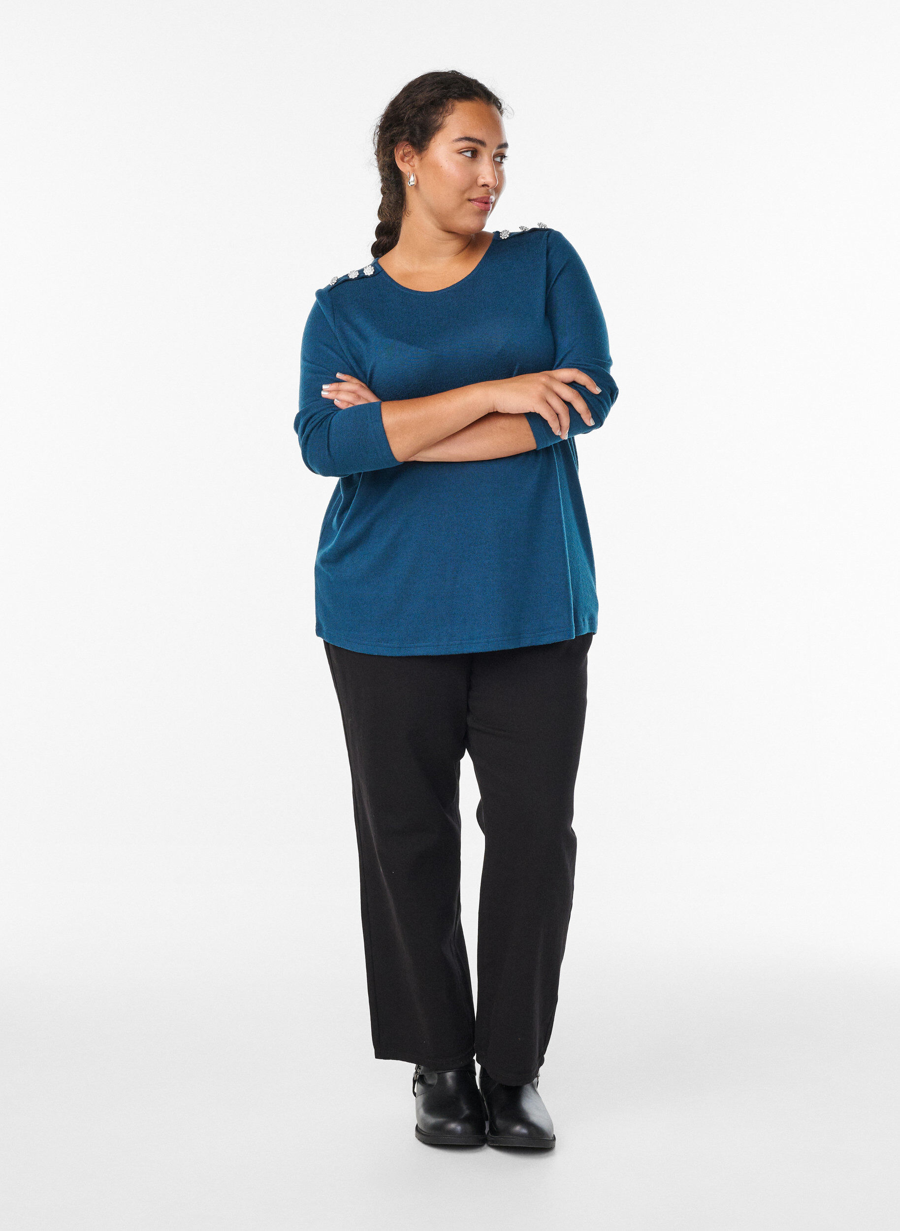 Zizzi Blus med dekorativa knappar, Bl&aring;, Model image number 1