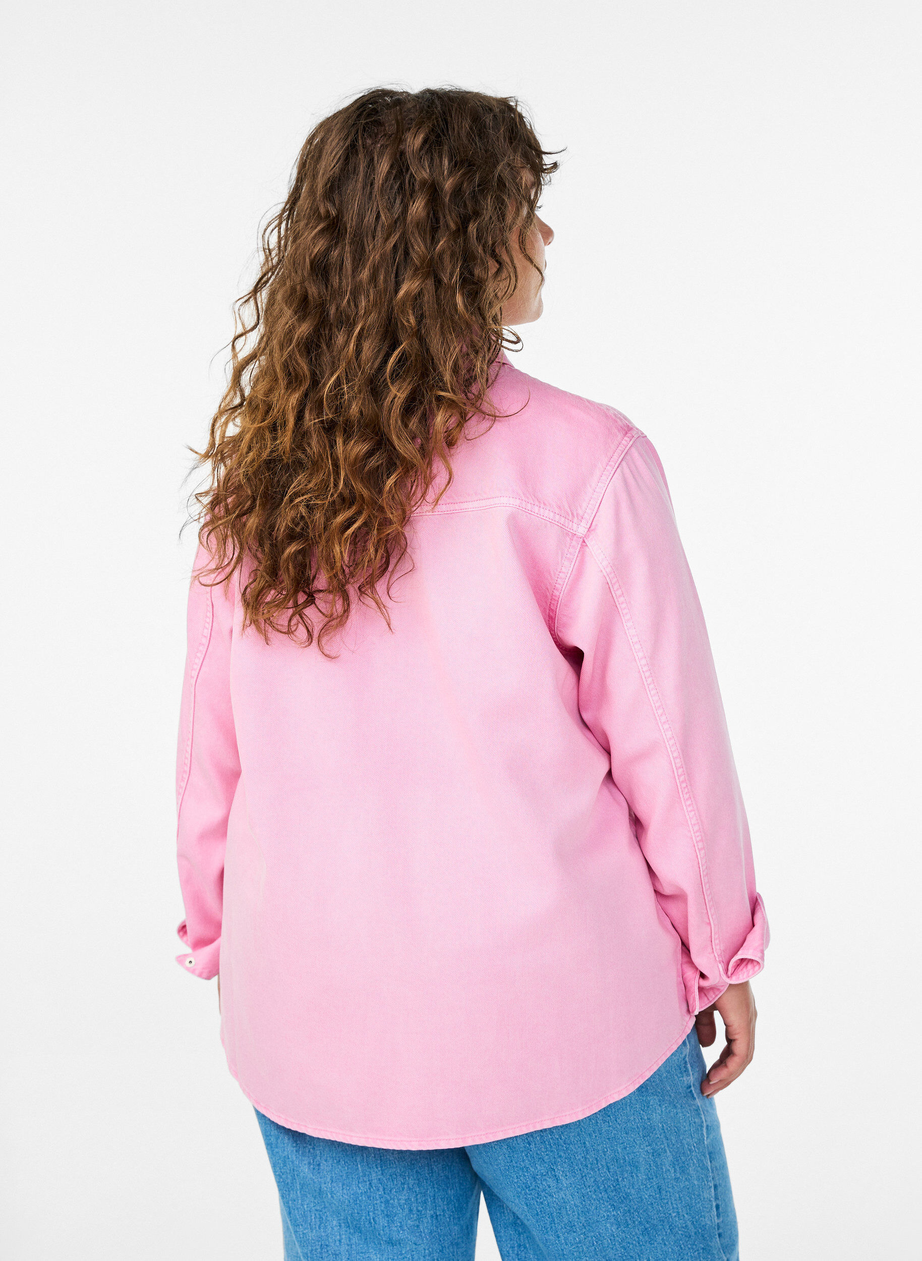 Zizzi Jeansskjorta med br&ouml;stfickor, Rosa, Model image number 2