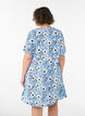 Kort kl&auml;nning med blomm&ouml;nster, Bl&aring;, Model image number 2