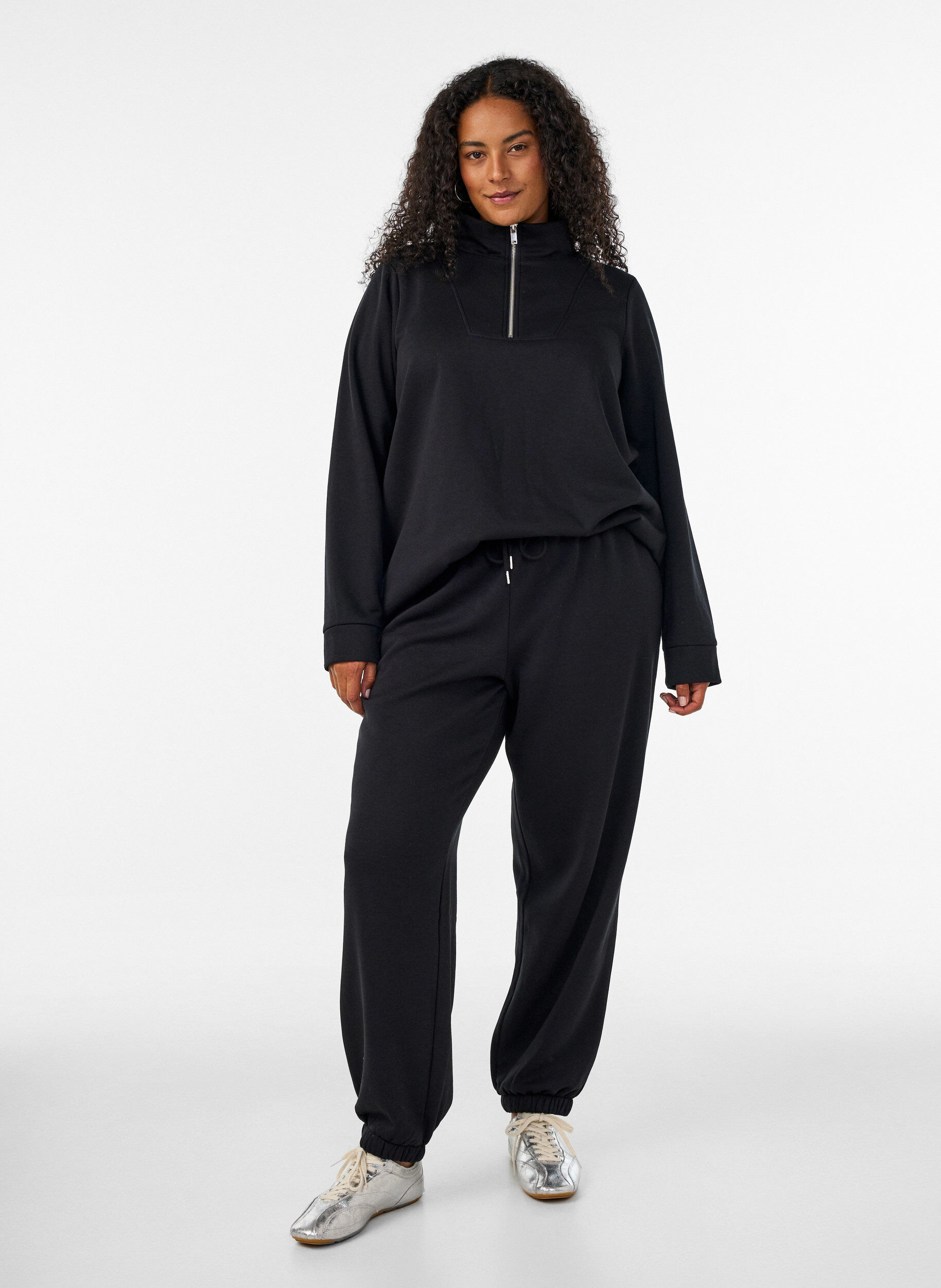 ZizziMjukisbyxor med h&ouml;g midja och dragsko, Svart, Model image number 0