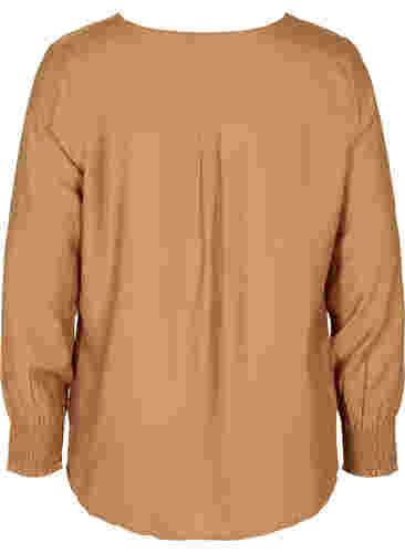 Skjorta i viskos med smockade ärmar, Almond, Packshot image number 1