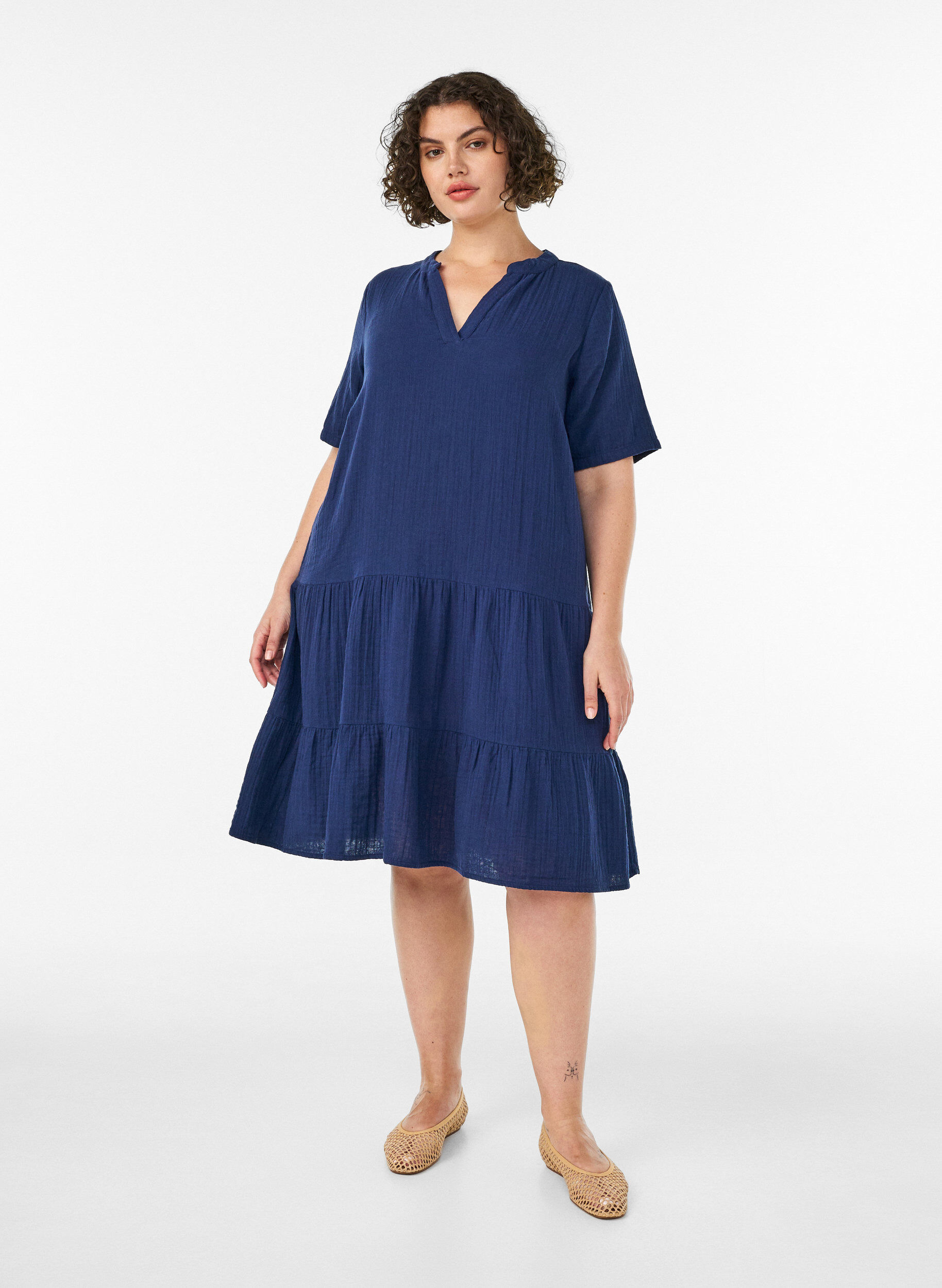 ZizziKort a-linjeformad kl&auml;nning i bomullsmuslin, Bl&aring;, Model image number 1