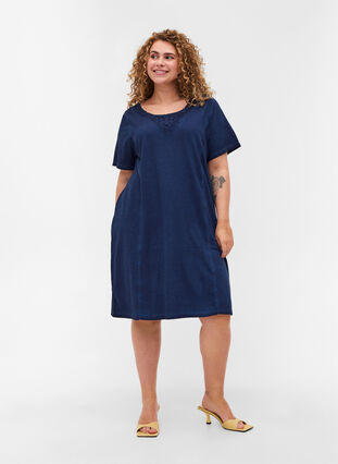 Klänning med spetsdetaljer och korta ärmar, Blue Washed , Model image number 2