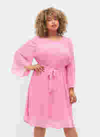 Plisserad klänning med knytband, Pink Ditzy Flower, Model