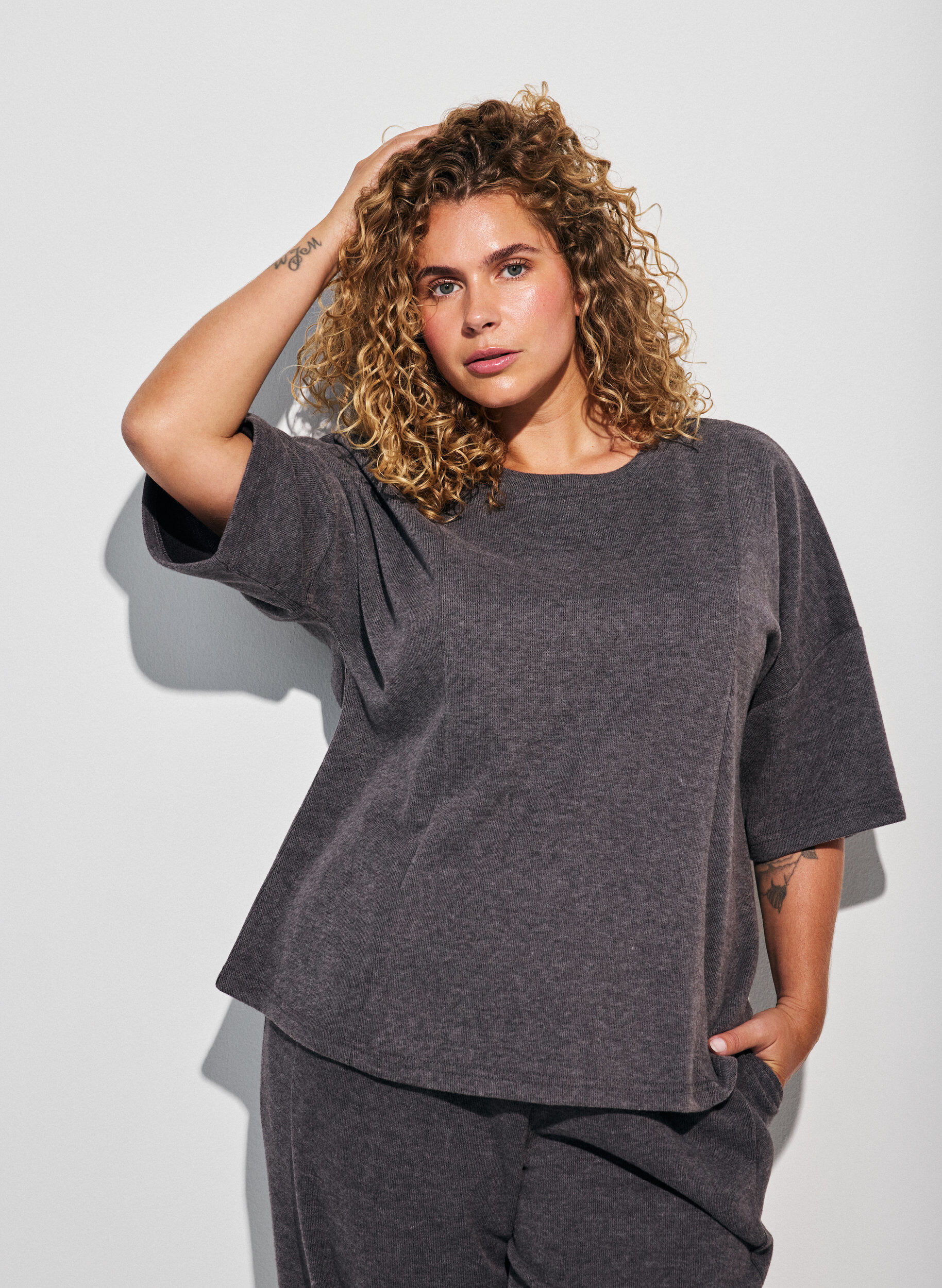 A-linjeformad blus i jersey med armb&aring;gsl&aring;nga &auml;rmar, Gr&aring;, Model