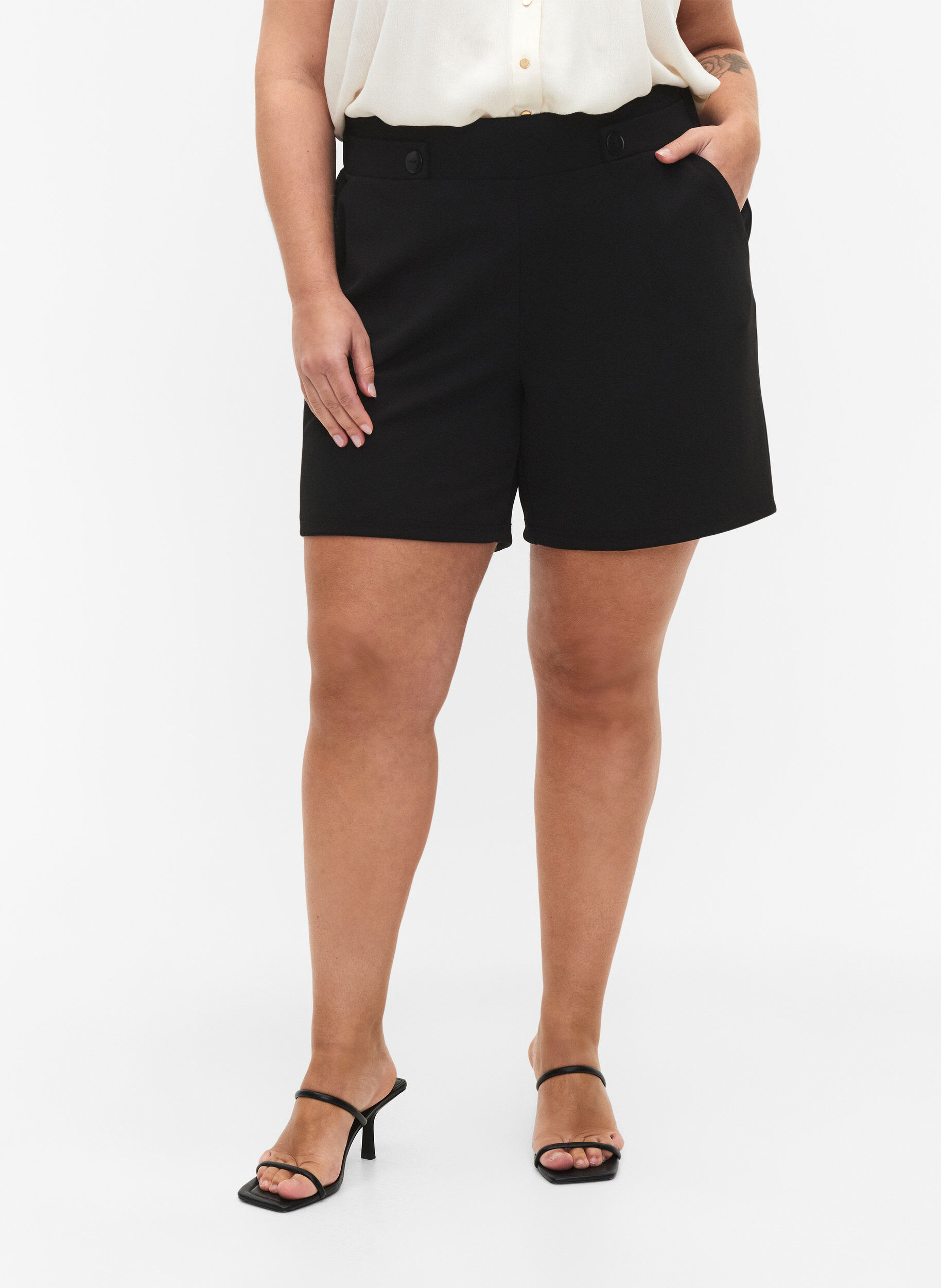 ZizziShorts med fickor och l&ouml;s passform, Svart, Model image number 4