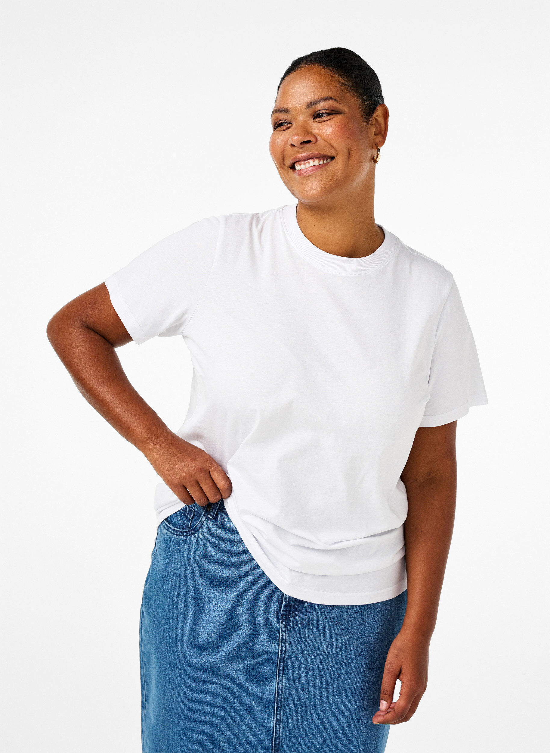 Enkel t-shirt i bomull med rund halsringning, Vit, Model