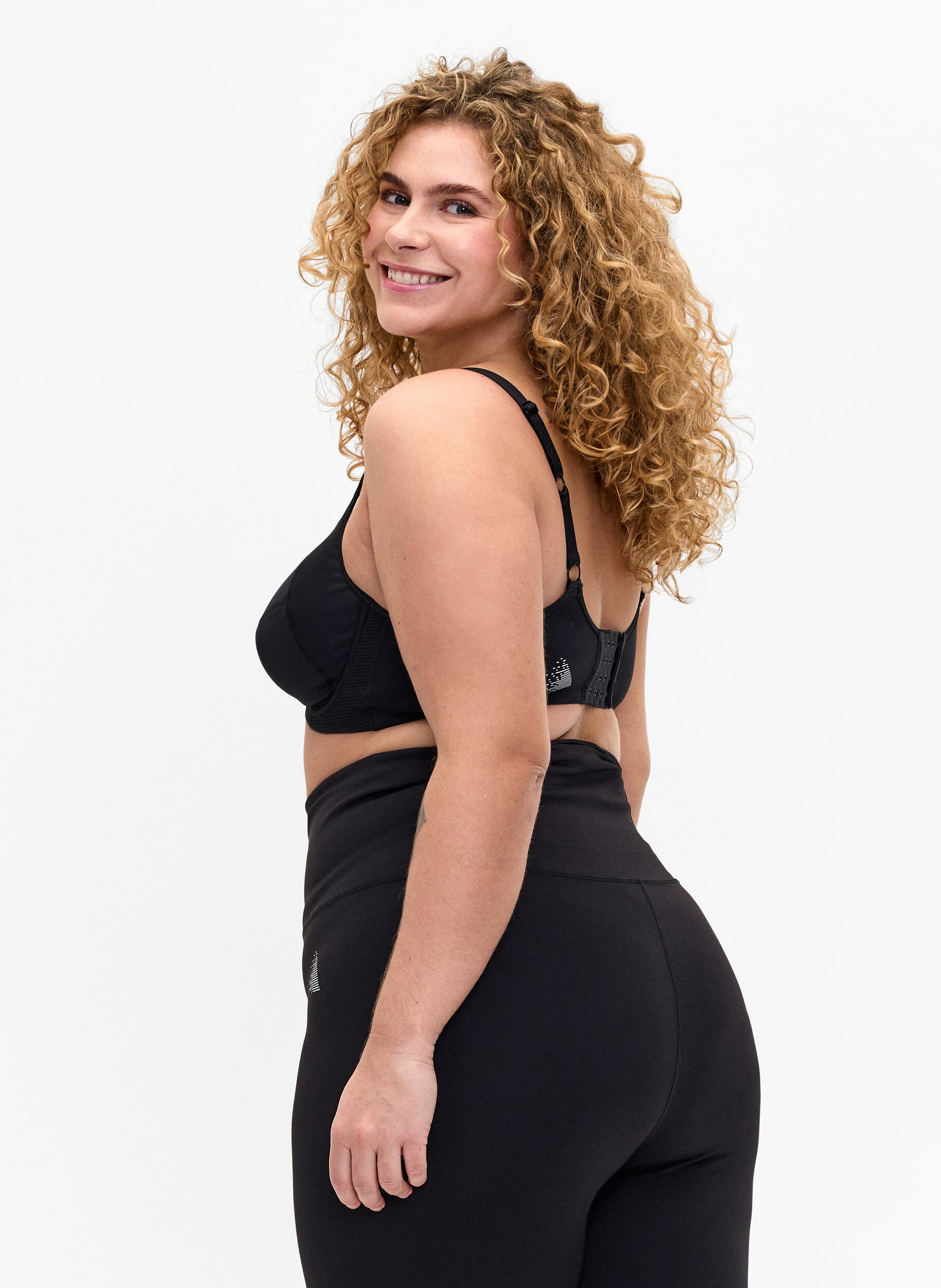 Zizzi CORE, HIGH SUPPORT WIRE BRA - Sport-bh med bygel, Svart, Model image number 2