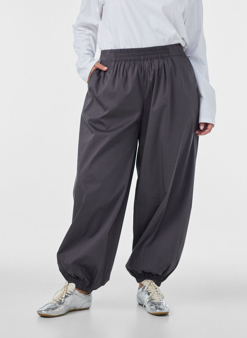 Ballongbyxor med fickor och res&aring;r i midjan, Gr&aring;, Model image number 2