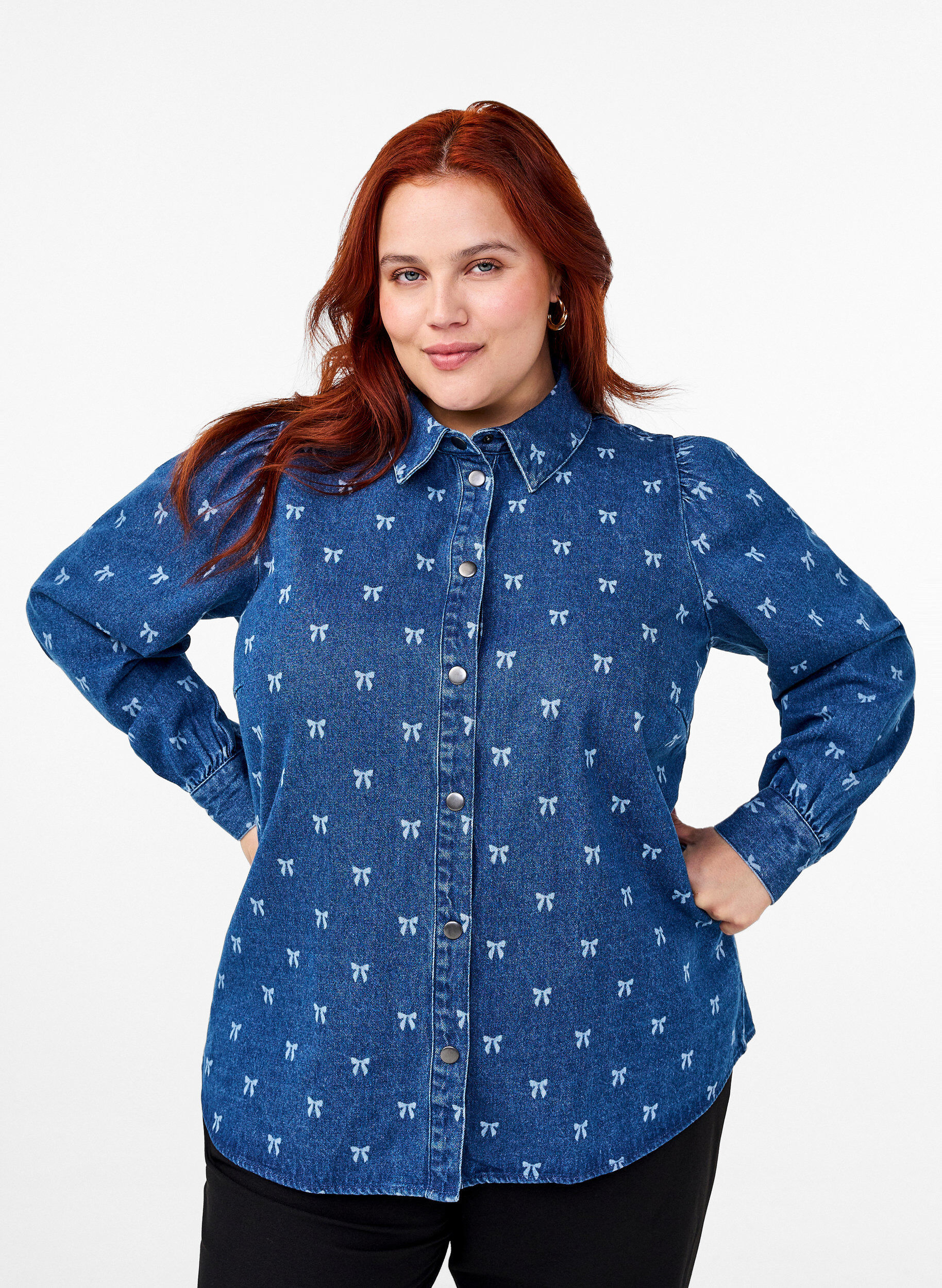 Zizzi Skjorta med rosett i denim, Denim Blue W. Wh.Bow, Model image number 0