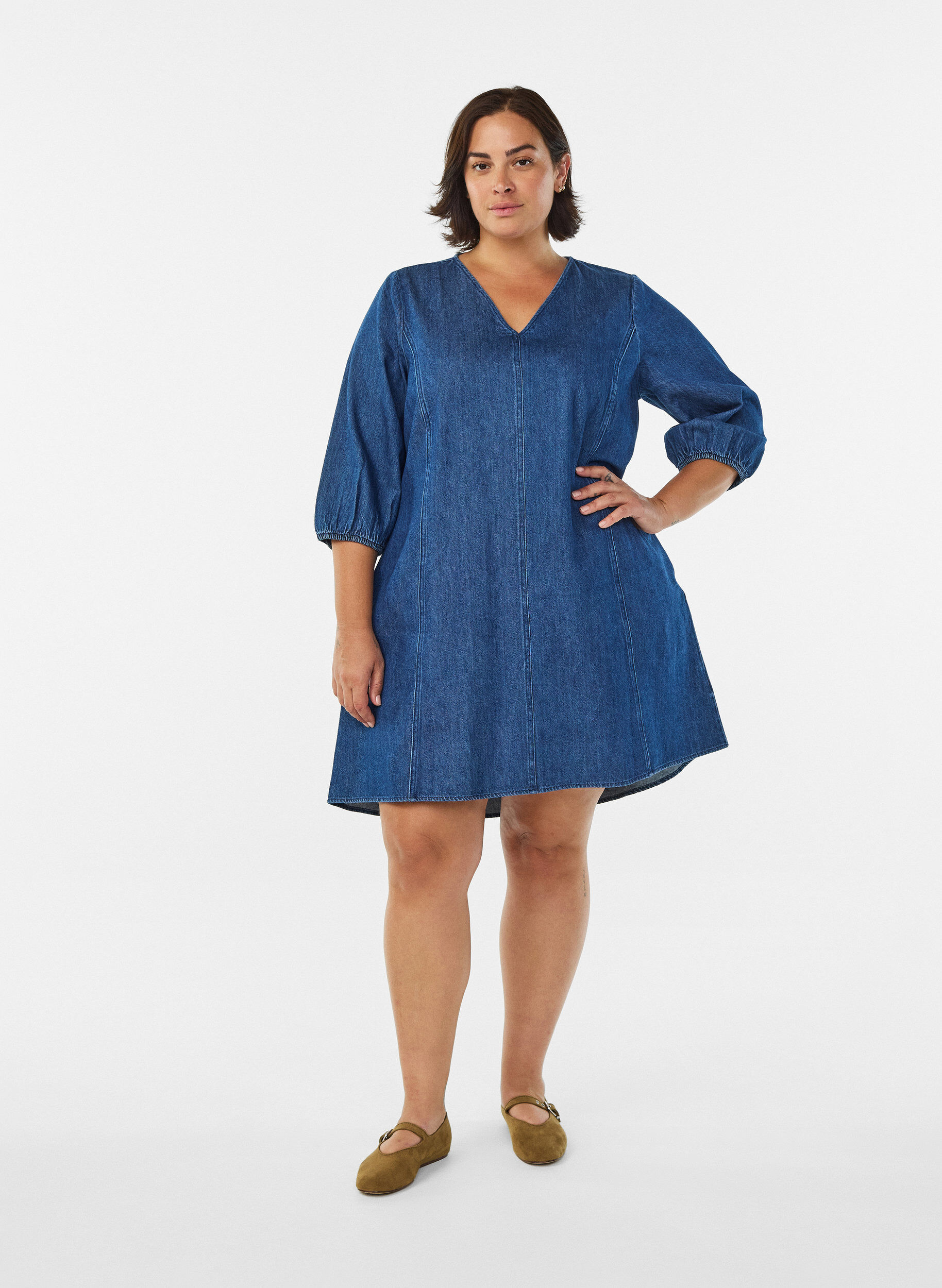 ZizziKort jeanskl&auml;nning med 3/4-&auml;rm, Bl&aring;, Model image number 1