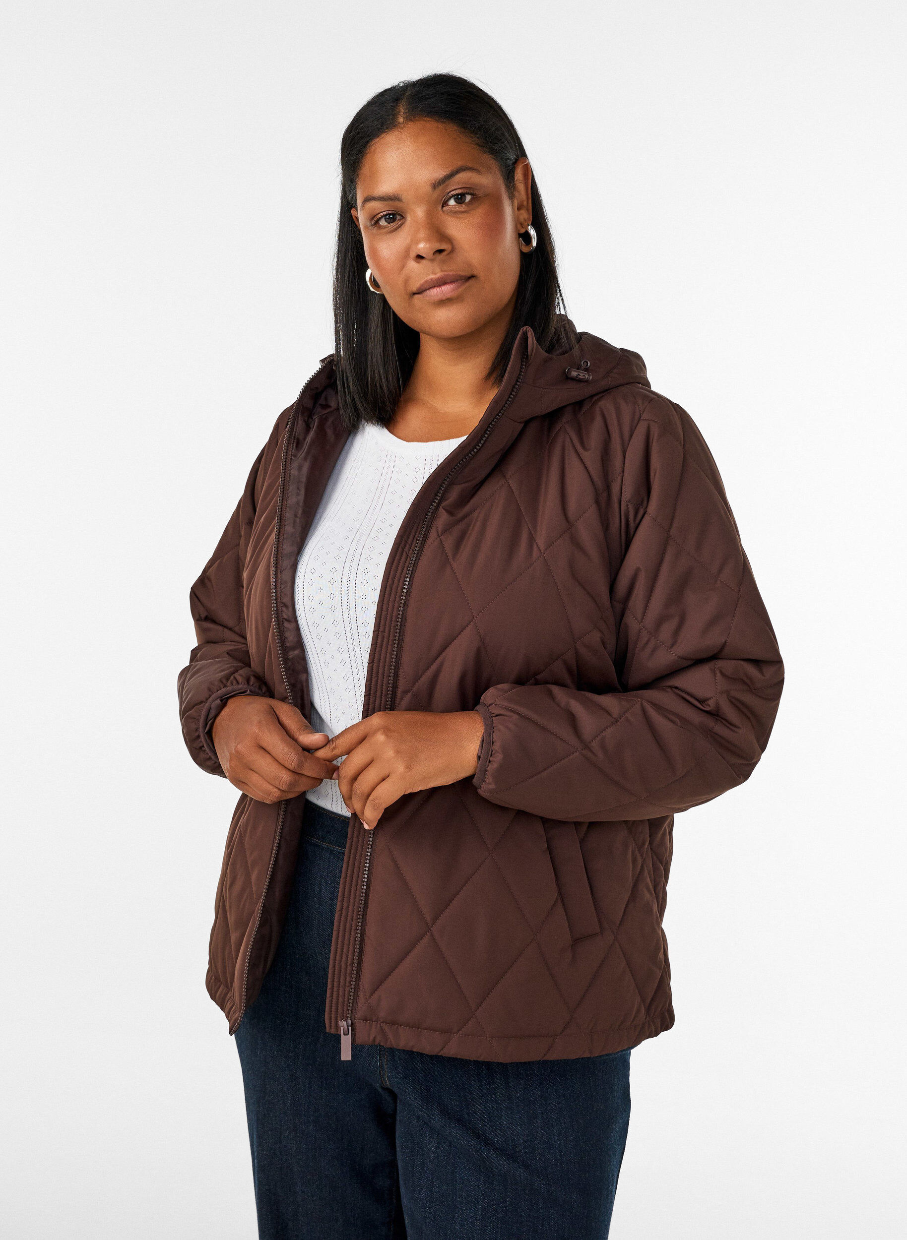 ZizziL&auml;tt vadderad jacka med diamantquilt, Brun, Model image number 0