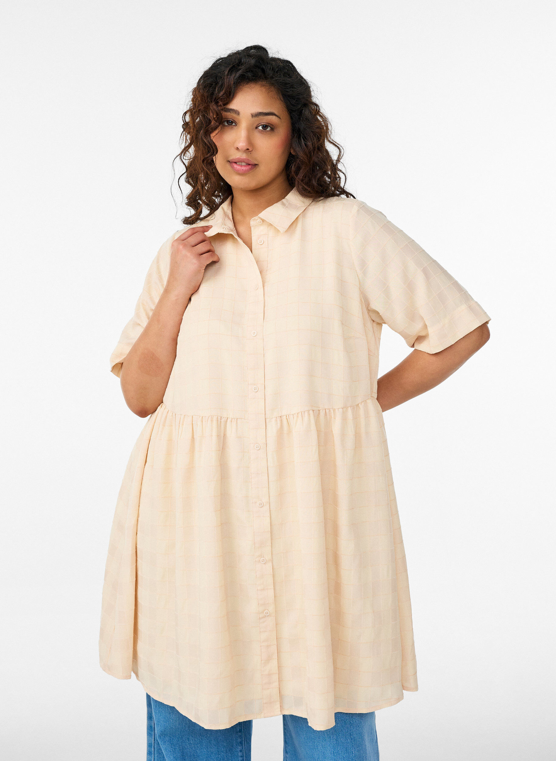 Zizzi Kort skjortkl&auml;nning med rutig textur och halvl&aring;nga &auml;rmar, Gul, Model image number 0