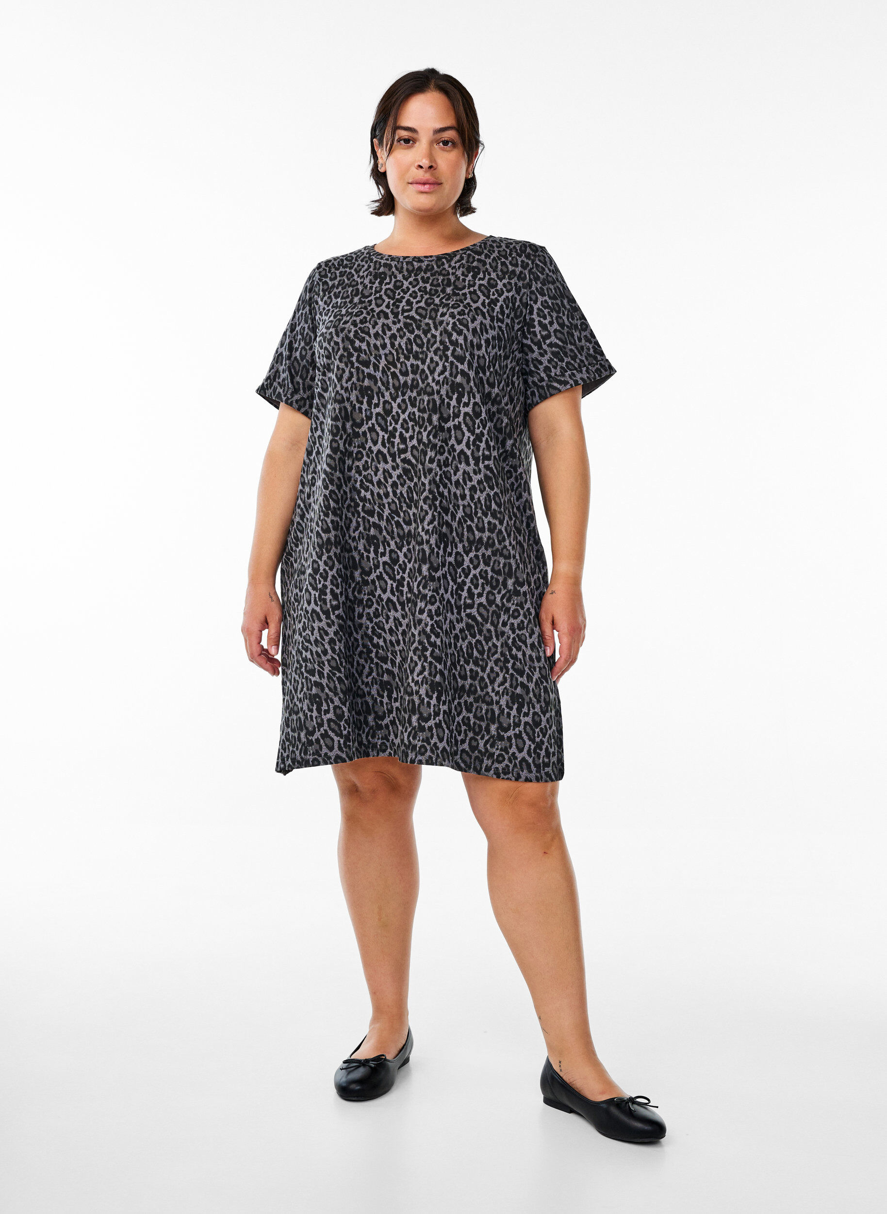 Zizzi Kort t-shirtkl&auml;nning i bomullstrik&aring;, Gr&aring;, Model image number 1