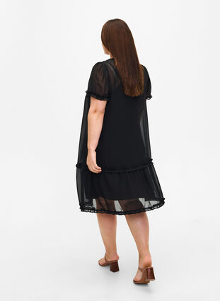 A-linjeformad chiffongklänning med volangdetaljer, Black, Model image number 1