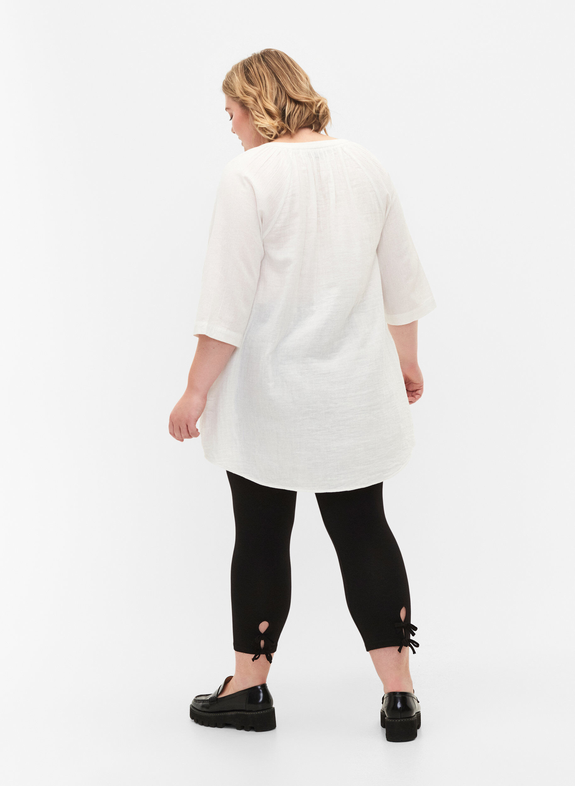 Zizzi Leggings med 3/4-l&auml;ngd i viskos med rosett, Black, Model image number 1