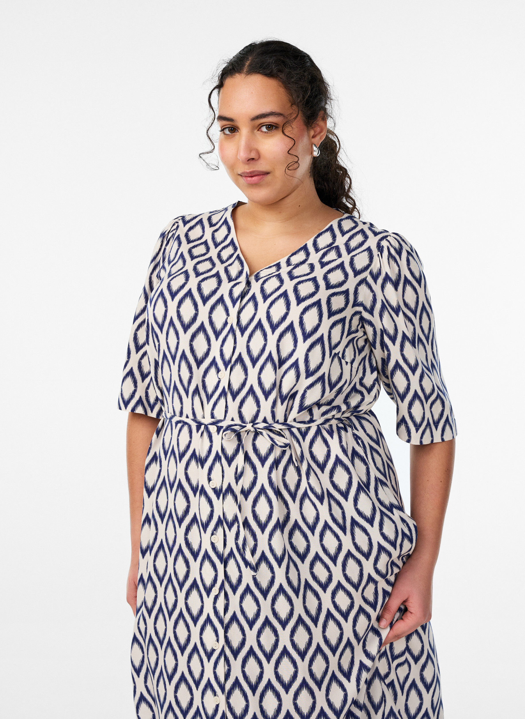 Zizzi Midikl&auml;nning med tryck och knytsk&auml;rp, Vanilla, Model image number 2