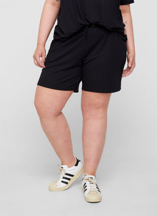 Ribbade shorts med fickor, Black, Model image number 2
