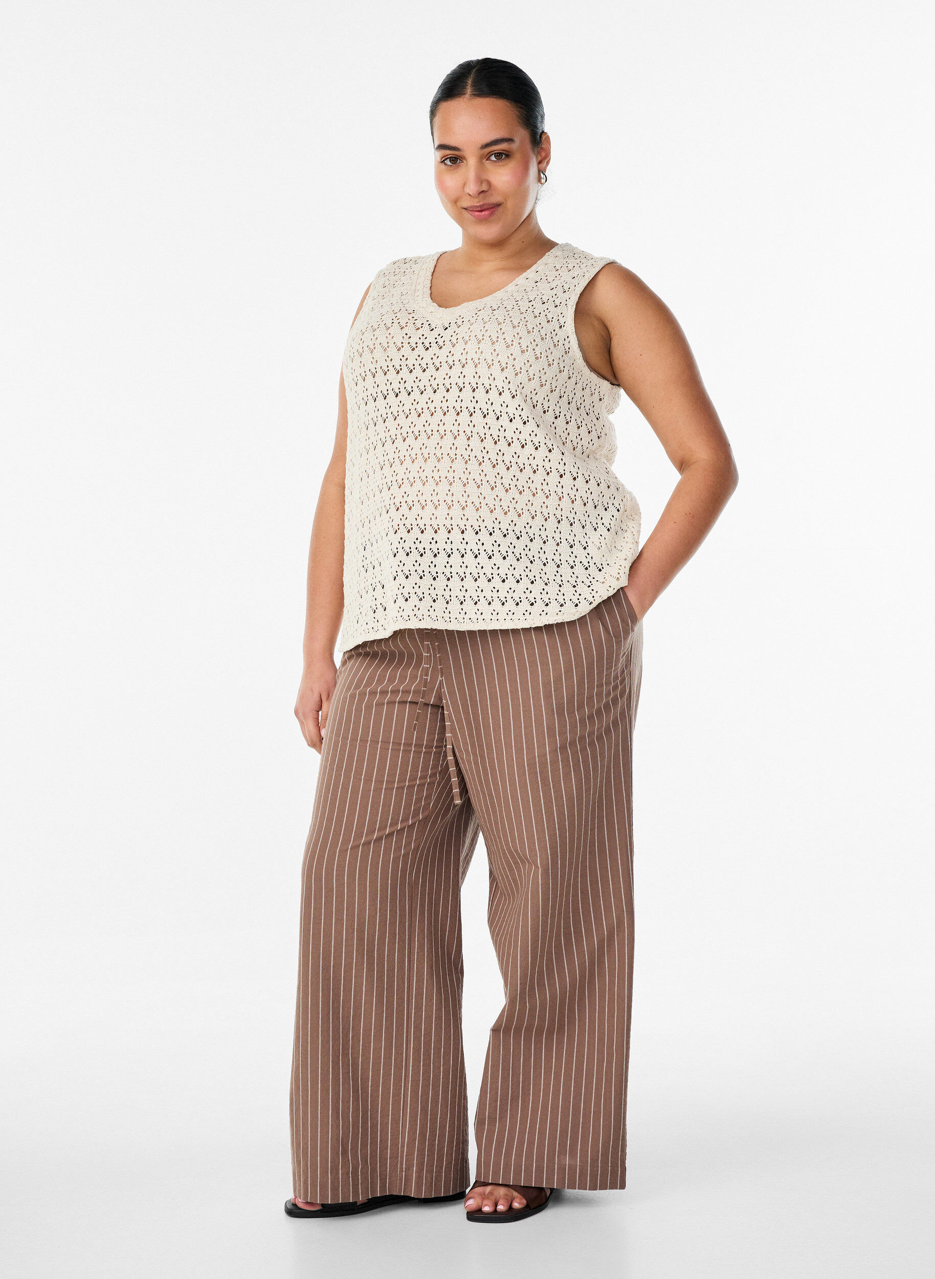 ZizziL&ouml;st sittande byxor med h&ouml;g midja och fickor, Brun, Model image number 0