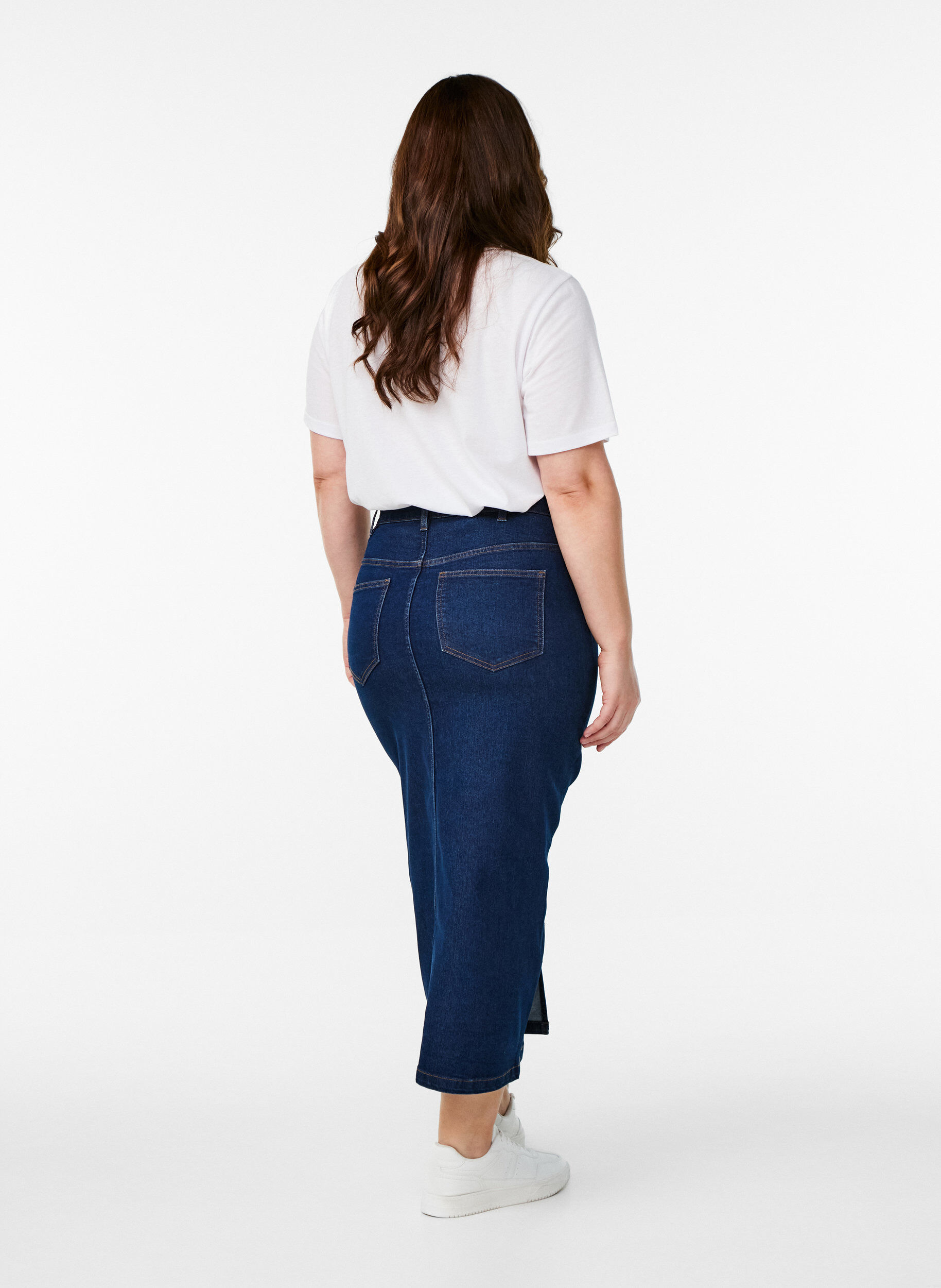 Zizzi FLASH - Midil&aring;ng denimkjol med en slits framtill, Bl&aring;, Model image number 1