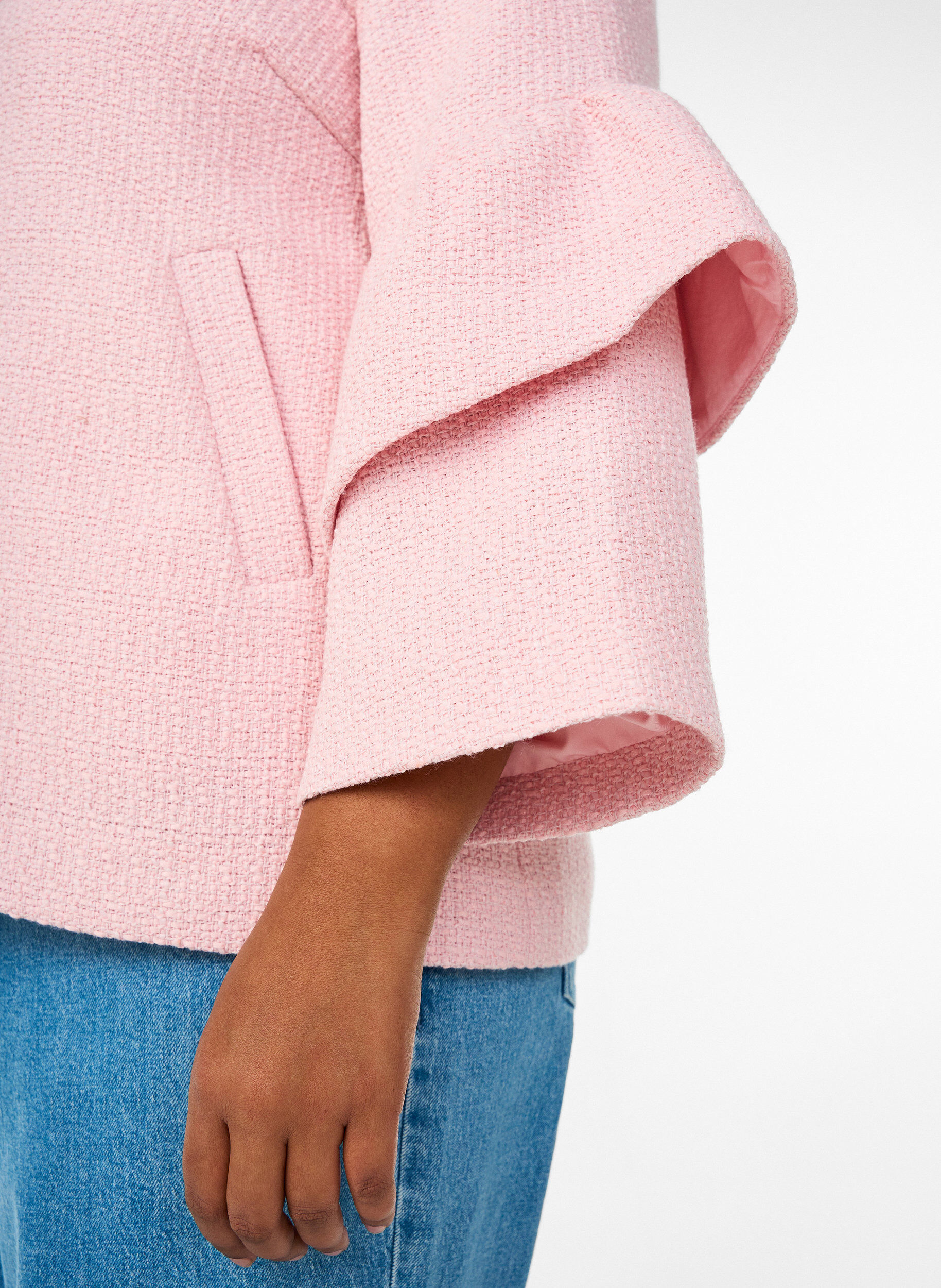 ZizziJacka i boucl&eacute; med volangdetaljer, Rosa, Model image number 3