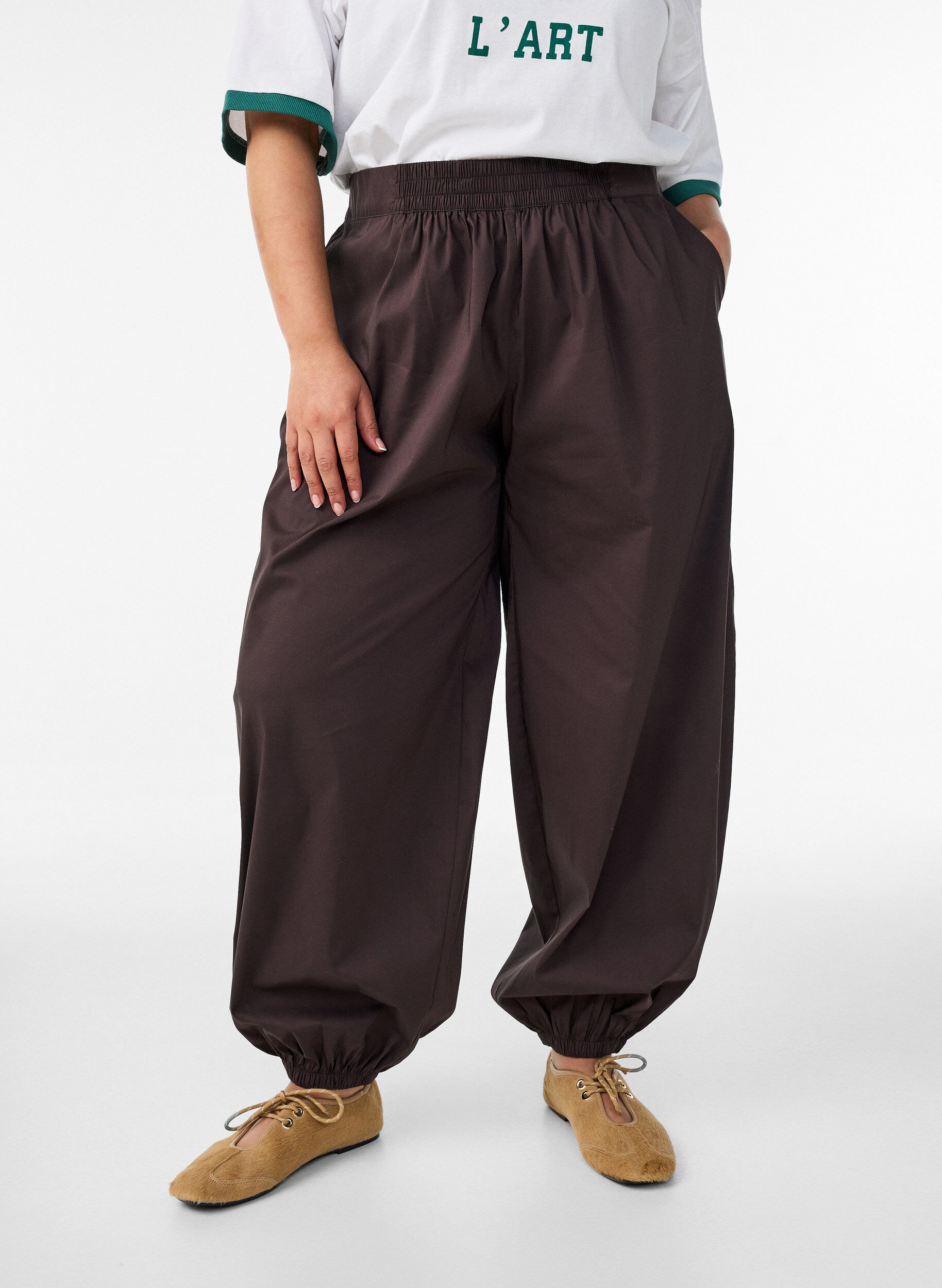 ZizziBallongbyxor med fickor och res&aring;r i midjan, Brun, Model image number 2