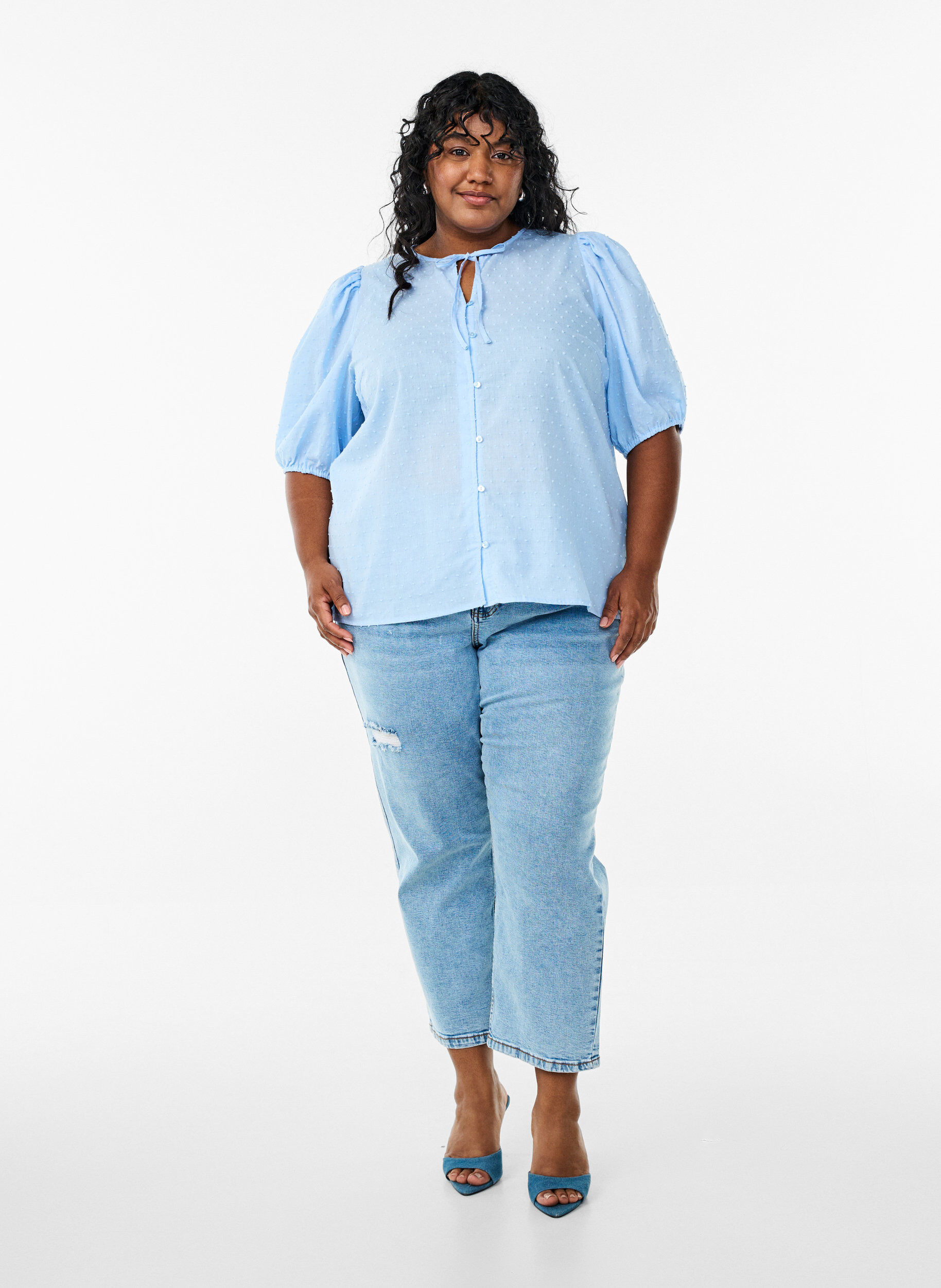 Zizzi Skjortblus med knytband och prickig struktur, Bl&aring;, Model image number 1