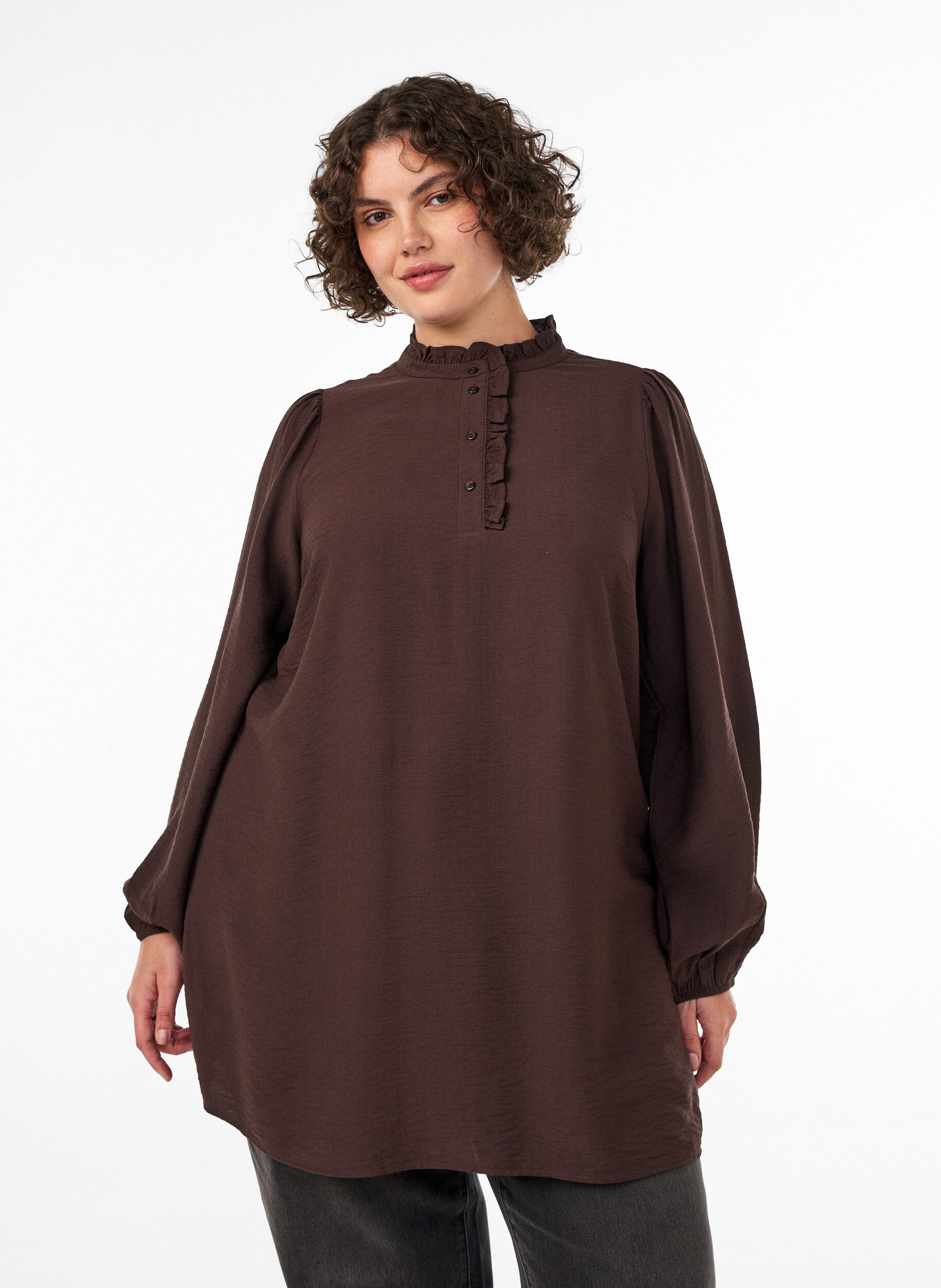 ZizziTunika i viskos med volanger och knappar, Brun, Model image number 0