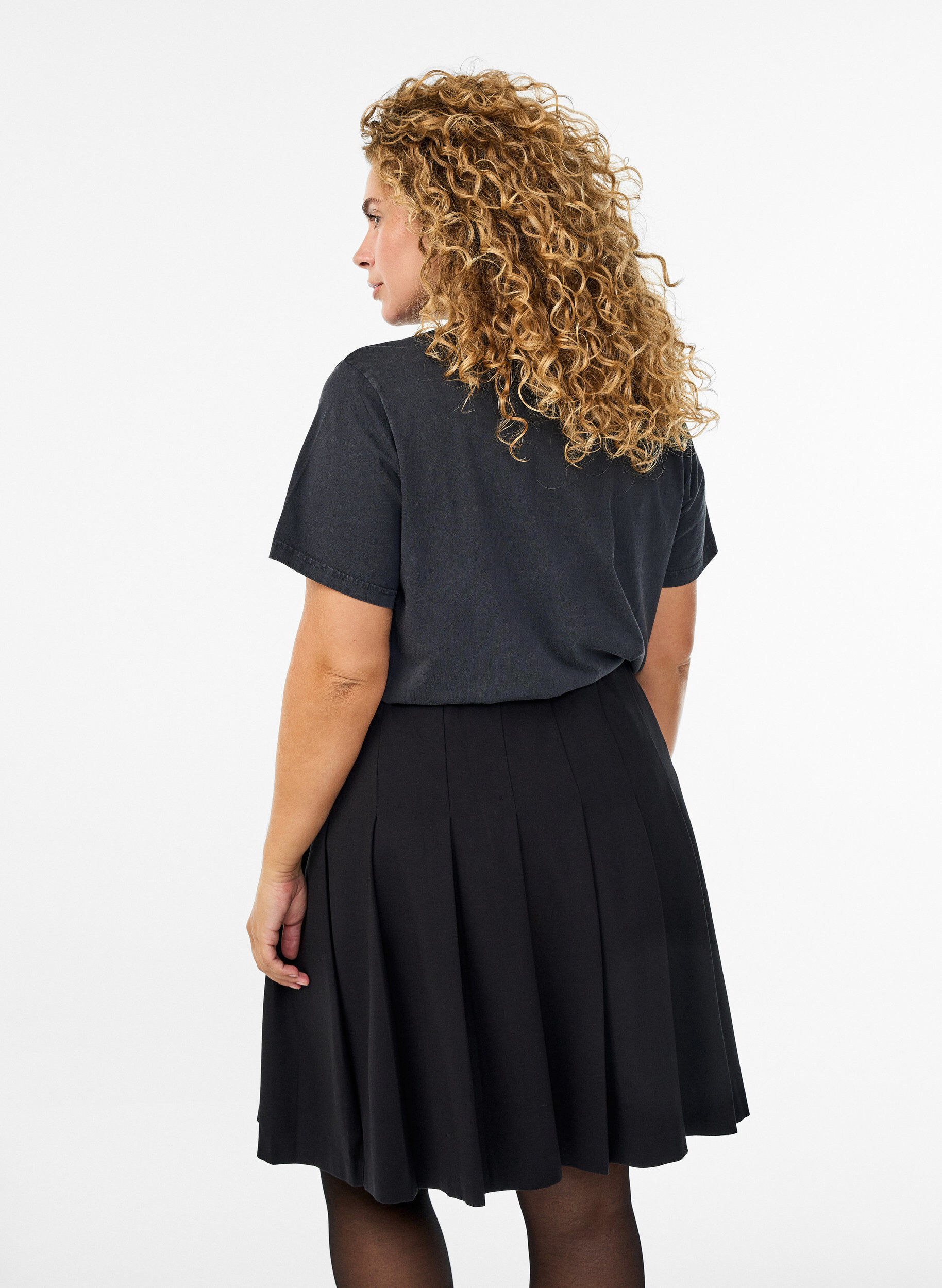 Zizzi T-shirt i ekologisk bomull med nitar, Gr&aring;, Model image number 2