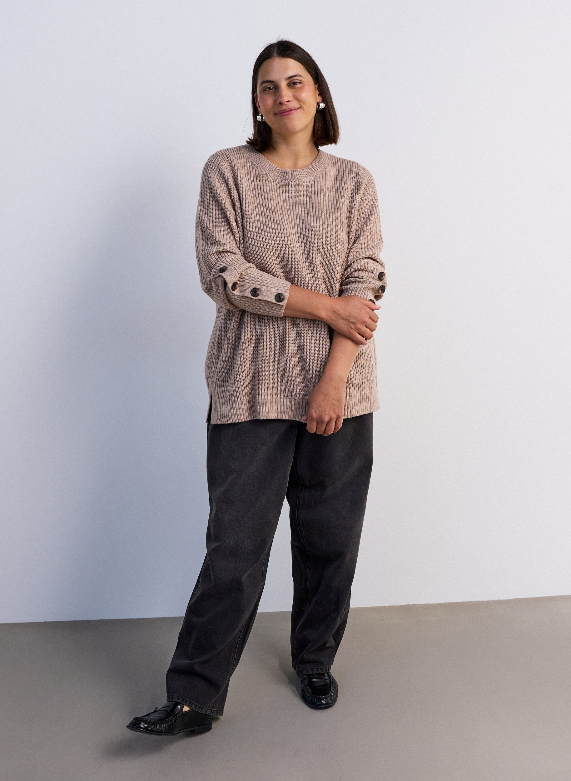 ZizziStickad blus med ribbstruktur och knappdetaljer, Beige, Model image number 1