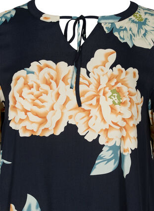 Kortärmad viskosklänning med mönster, Roses on Navy, Packshot image number 2