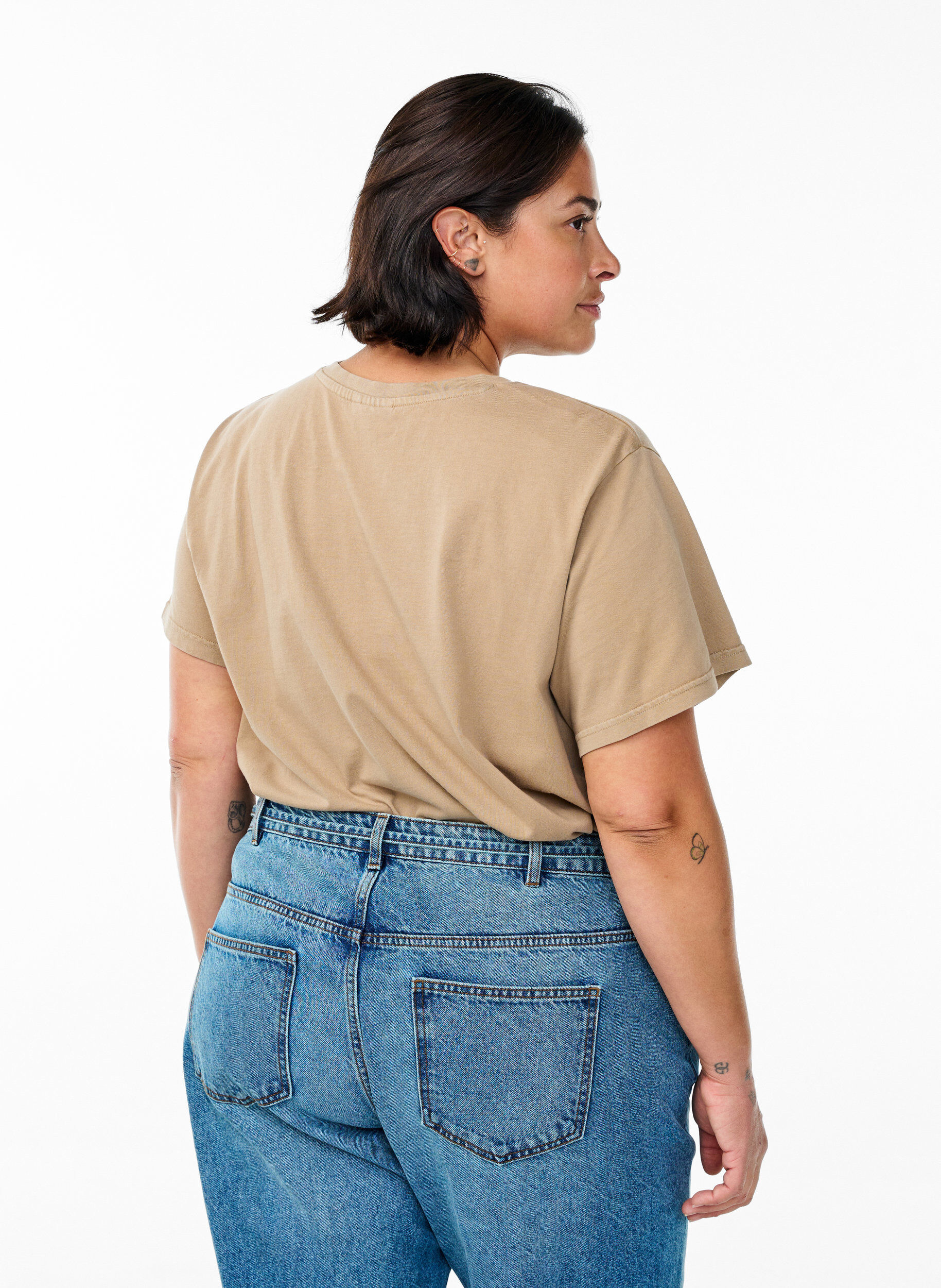 Zizzi T-shirt i ekologisk bomull med strasstenar och fj&auml;rilsmotiv, Brun, Model image number 2