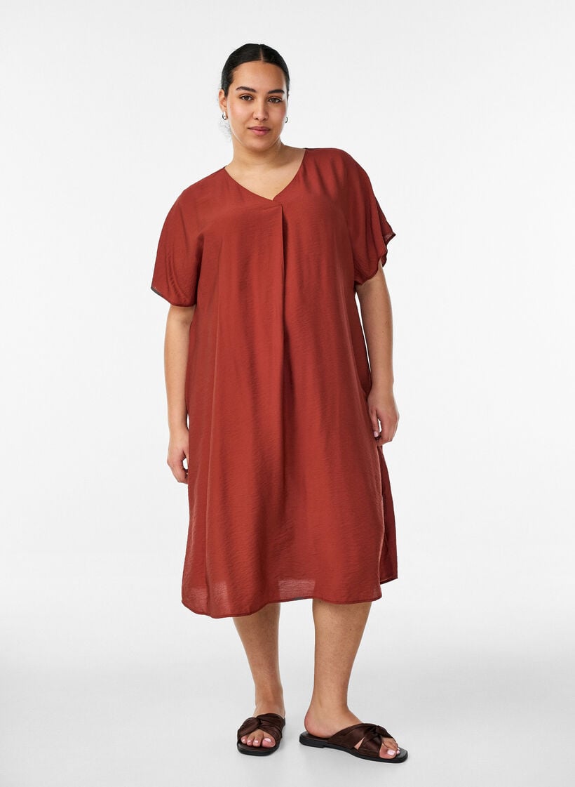 Kl&auml;nning med v-ringning i viskos, R&ouml;d, Model image number 0