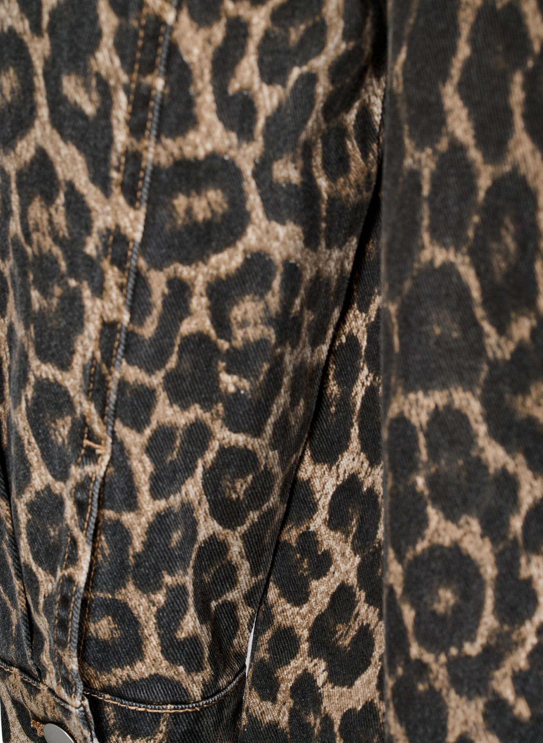 Zizzi L&aring;ng&auml;rmad jeanskl&auml;nning med leopardm&ouml;nster, Brun, Packshot image number 3