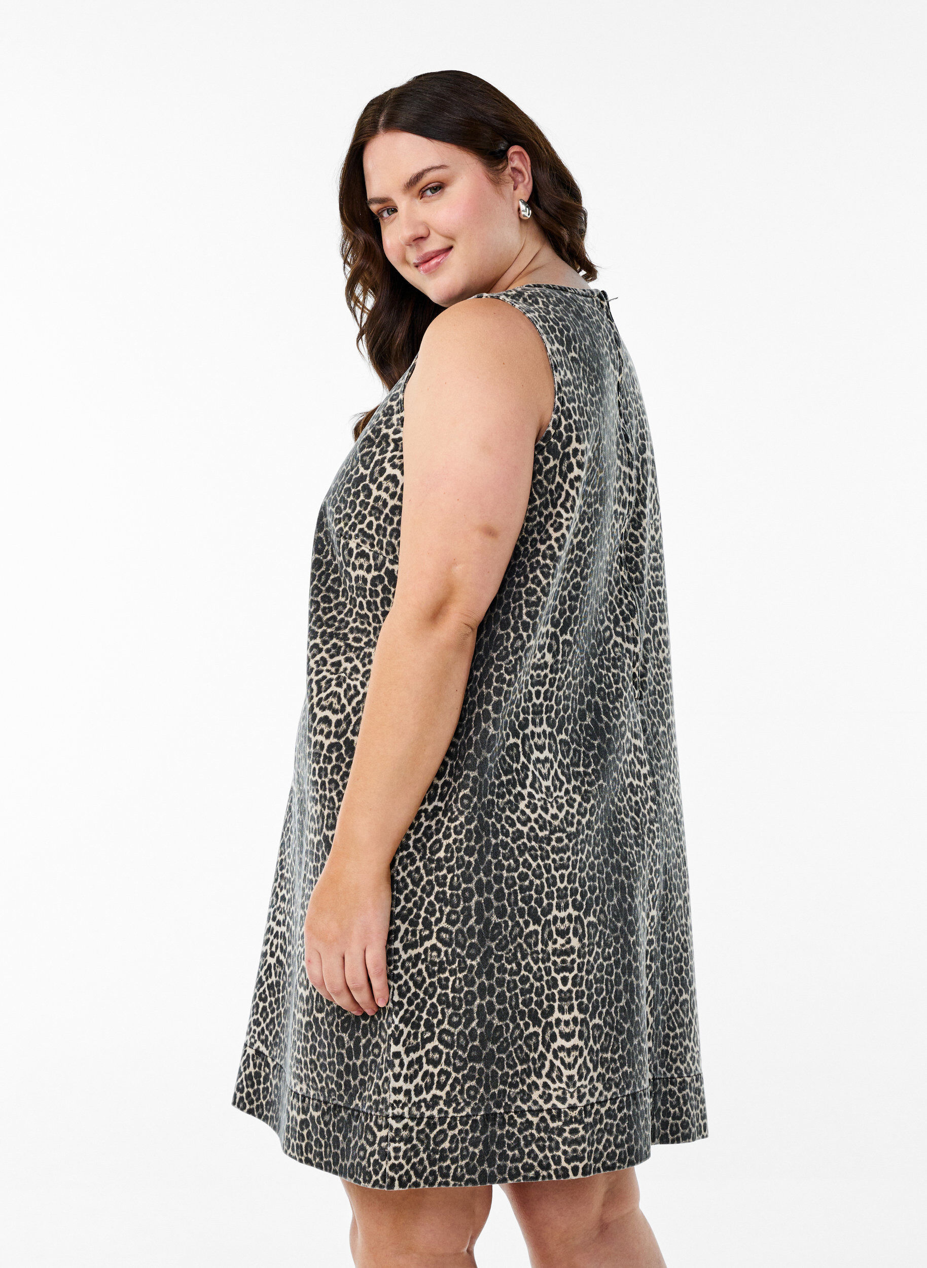 Zizzi Kort &auml;rml&ouml;s denimkl&auml;nning med leopardm&ouml;nster, Brun, Model image number 2