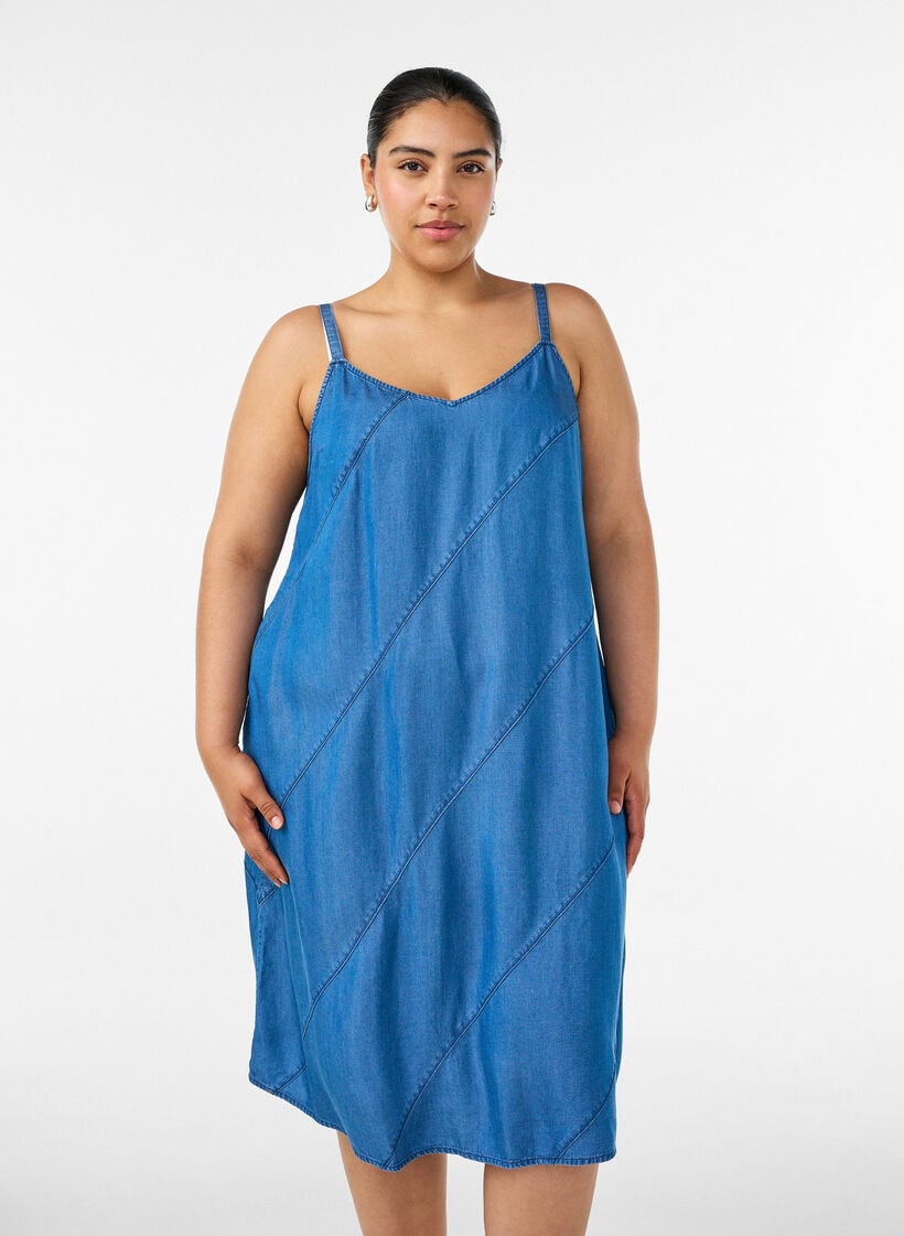 Kl&auml;nning i denimlook i TENCEL&trade; Lyocell med axelband, Bl&aring;, Model image number 0