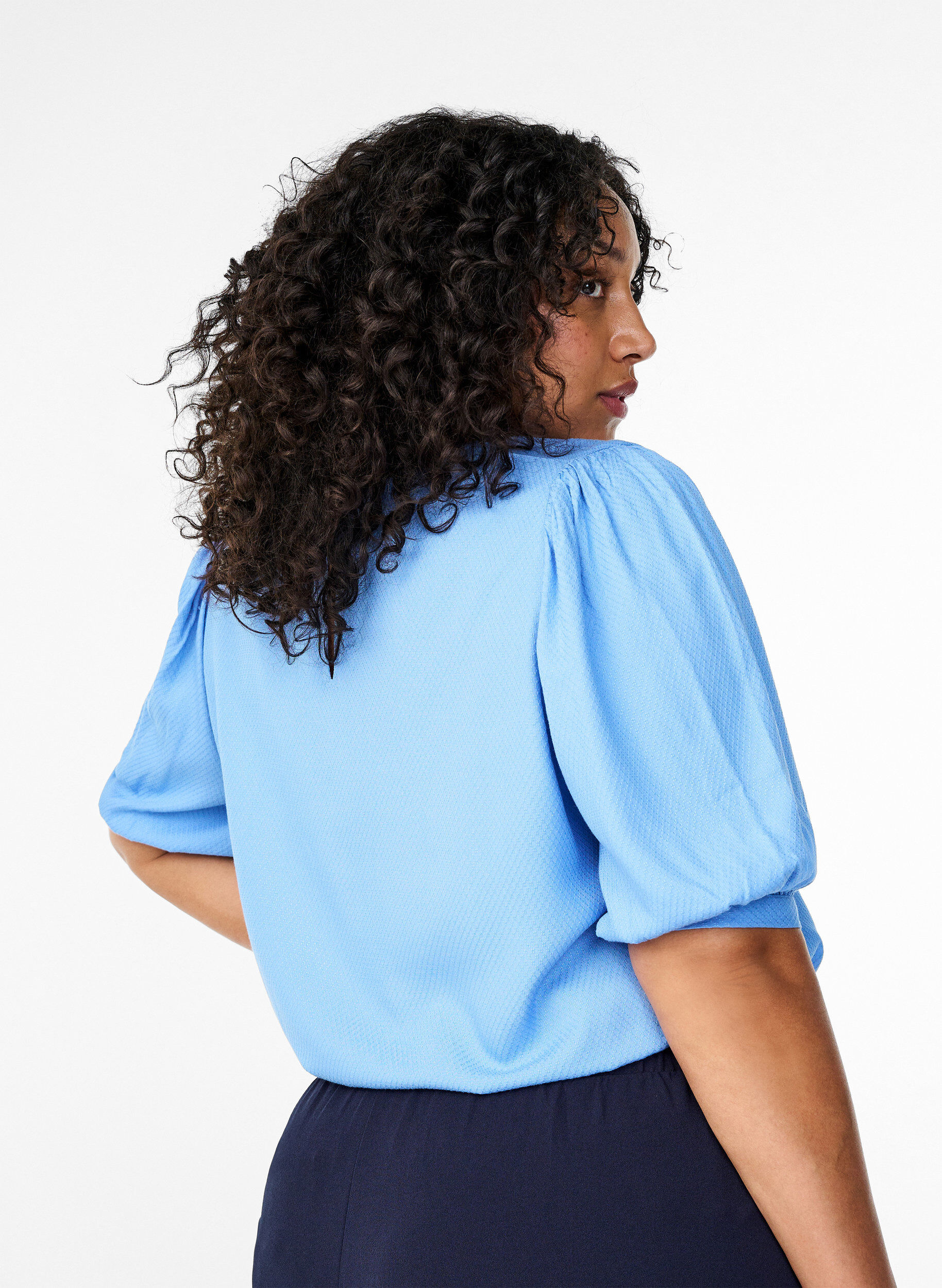 Zizzi Blus i viskos med halvl&aring;ng &auml;rm, Cornflower Blue, Model image number 1