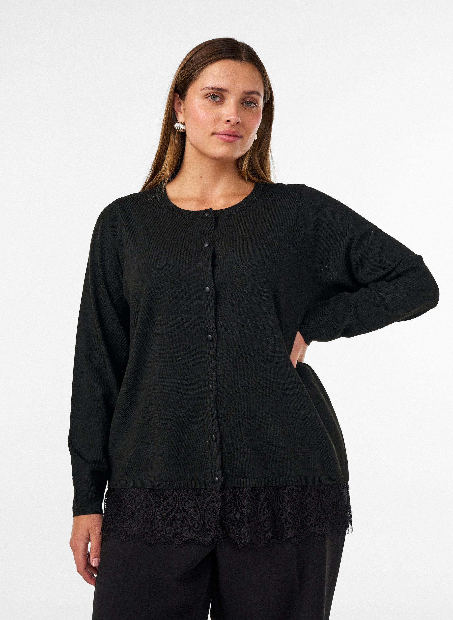 Cardigan med bred spetskant, Svart, Model